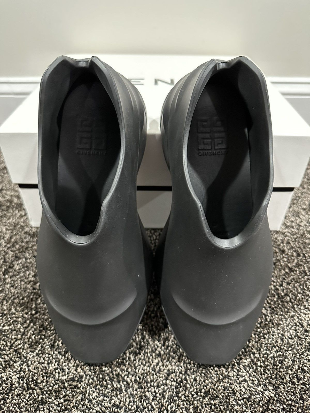 Givenchy Givenchy Monumental Mallow Matte Black OG Low Shoe Size US 9 / EU 42 - 7 Thumbnail