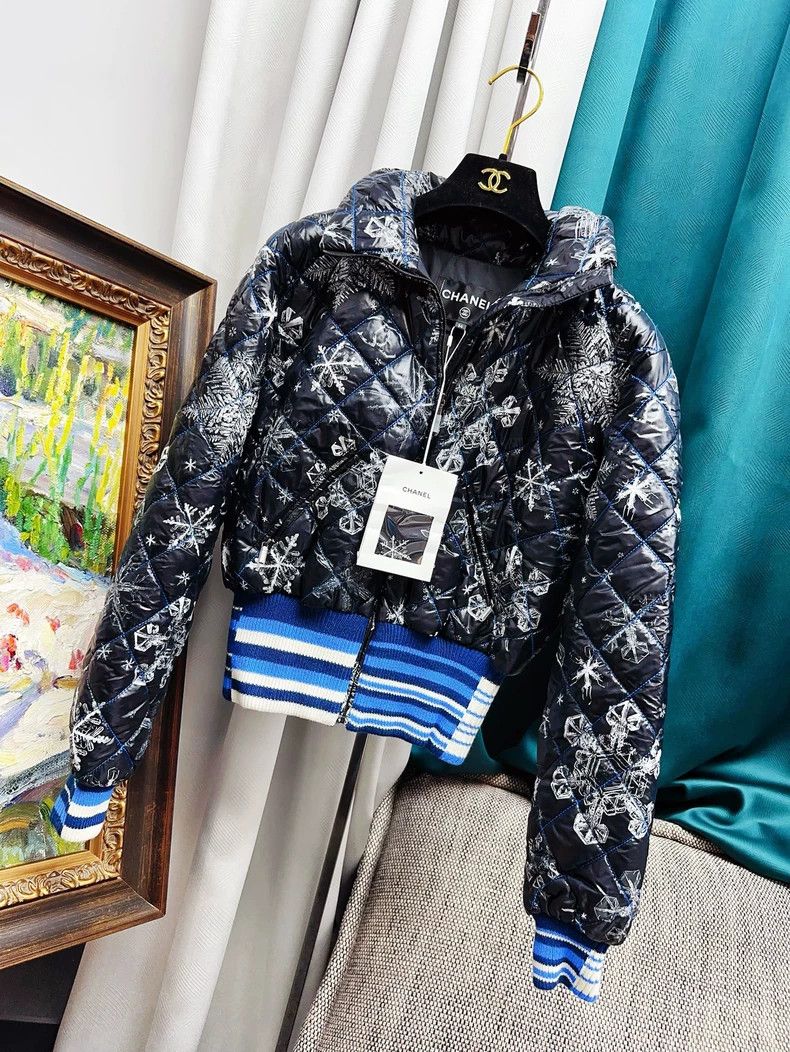Chanel Chanel 19B autumn and winter black and white blue snowflak Size XXS / US 00 / IT 34 - 1 Thumbnail
