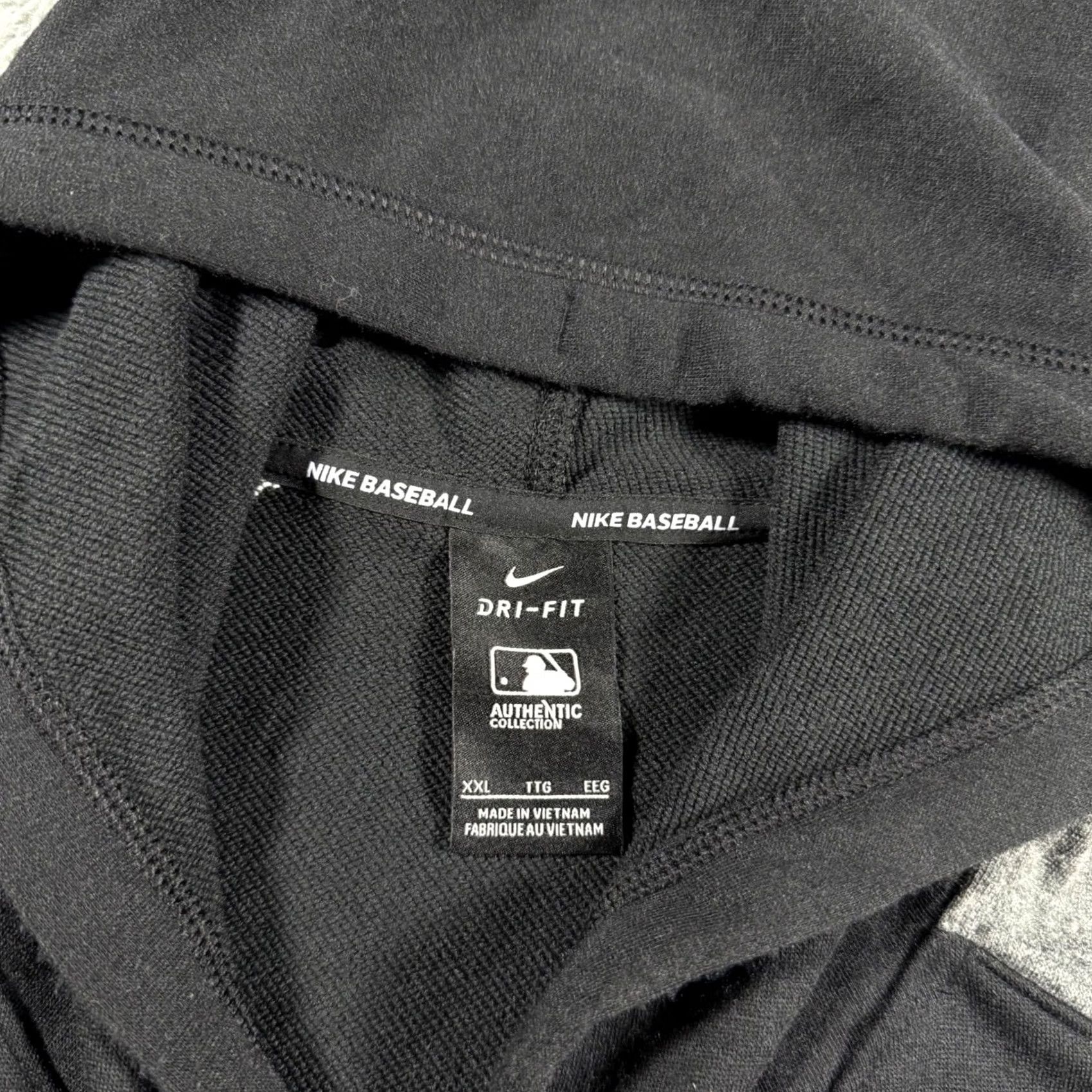 Nike Nike MLB Chicago Cubs Sleeveless Hoodie Mens 2XL Black Pockets Dri-FIT Athletic Logo Embroidered Kangaroo Pocket 3/4 Sleeve Varsity Style Size US XXL / EU 58 / 5 - 5 Thumbnail