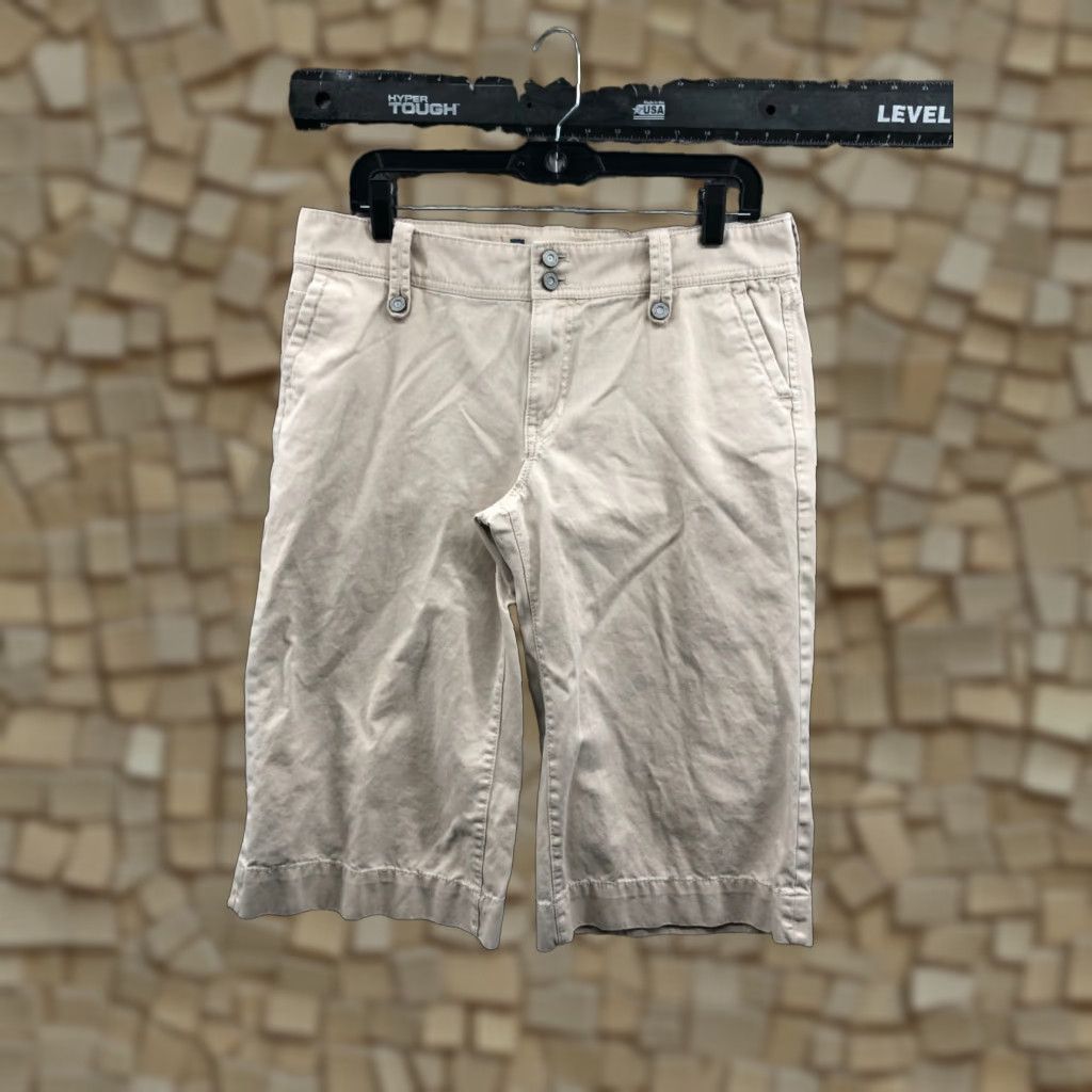 Gap Gap Beige Cropped Pants Size 10 Womens Mid Rise Straight 14in Inseam Regular 32in Waist Size 32" / US 10 / IT 46 - 1 Thumbnail