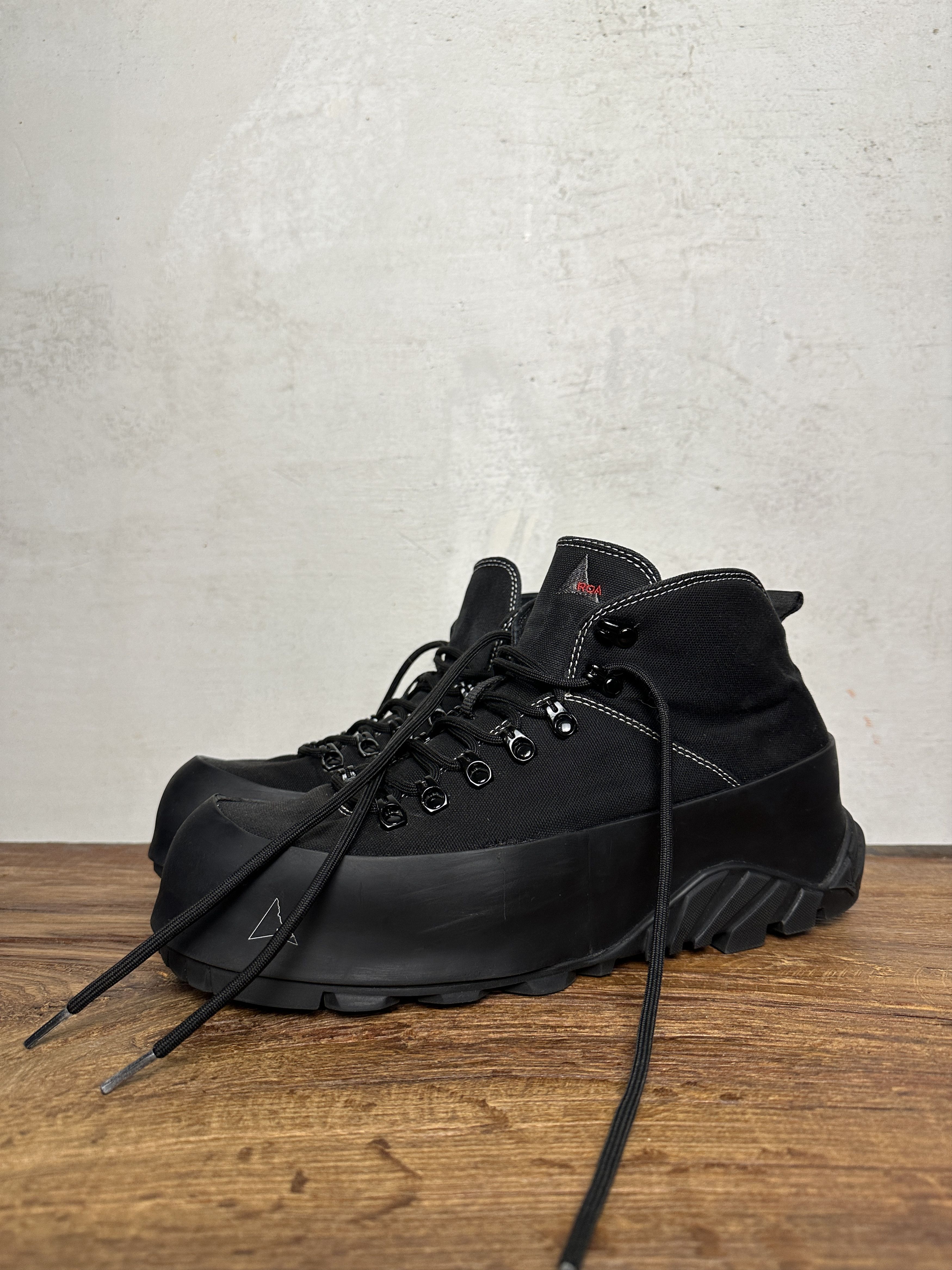 ROA Roa CVO Hiking Boots in Black | Grailed