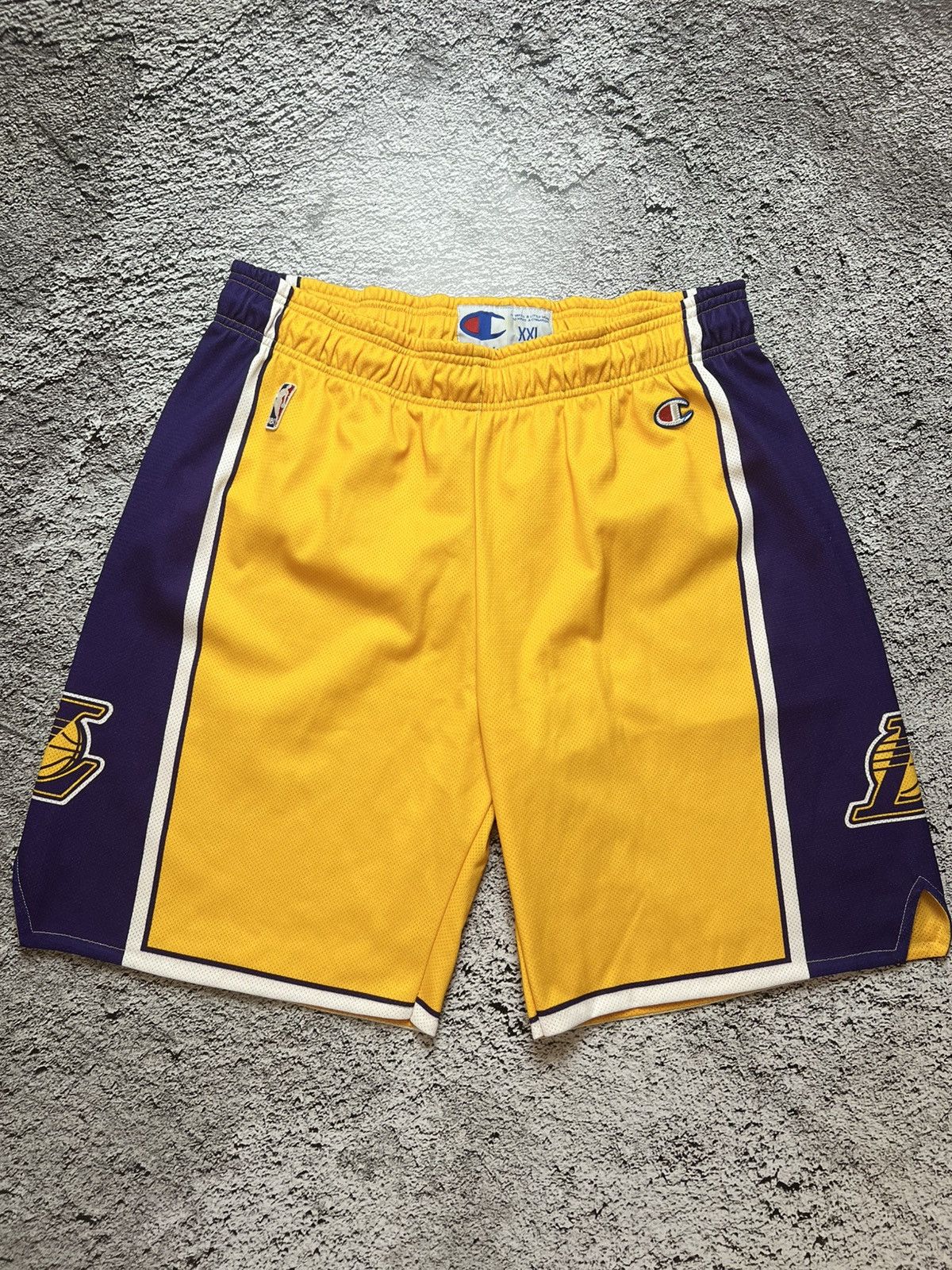 Champion × NBA × Vintage VTG 90’s Los Angeles Lakers NBA Kobe Bryant champion shorts Size US 38 / EU 54 - 1 Thumbnail