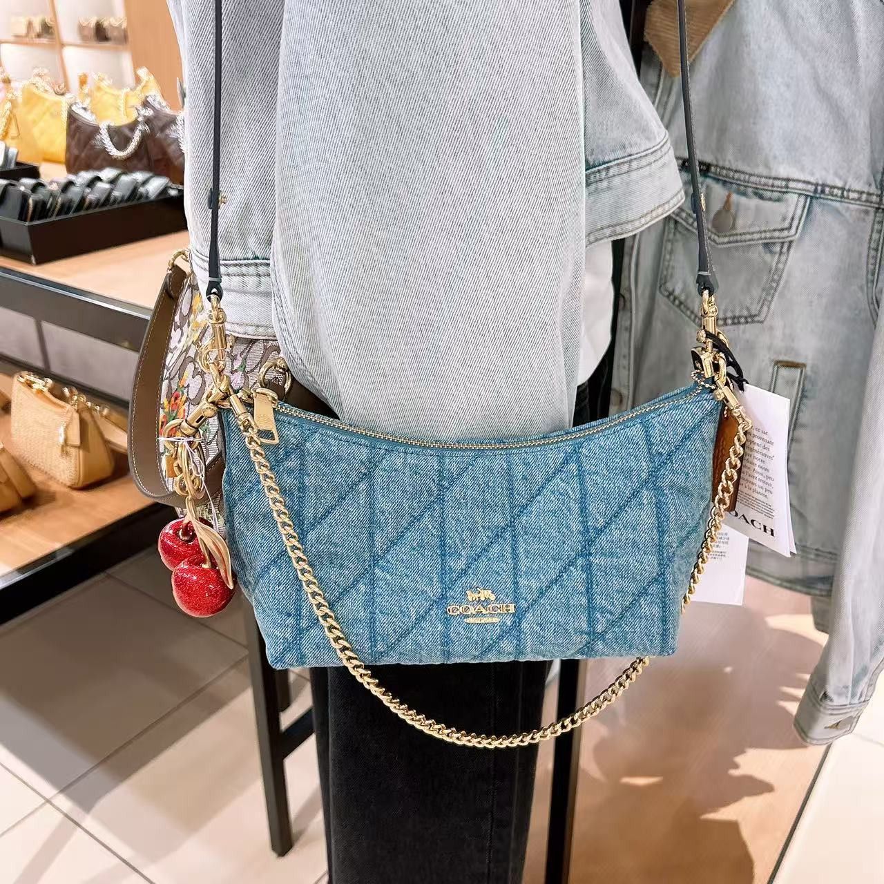 Coach Caitlin Shoulder Bag With Quilting CDZ89 Size ONE SIZE - 1 Thumbnail
