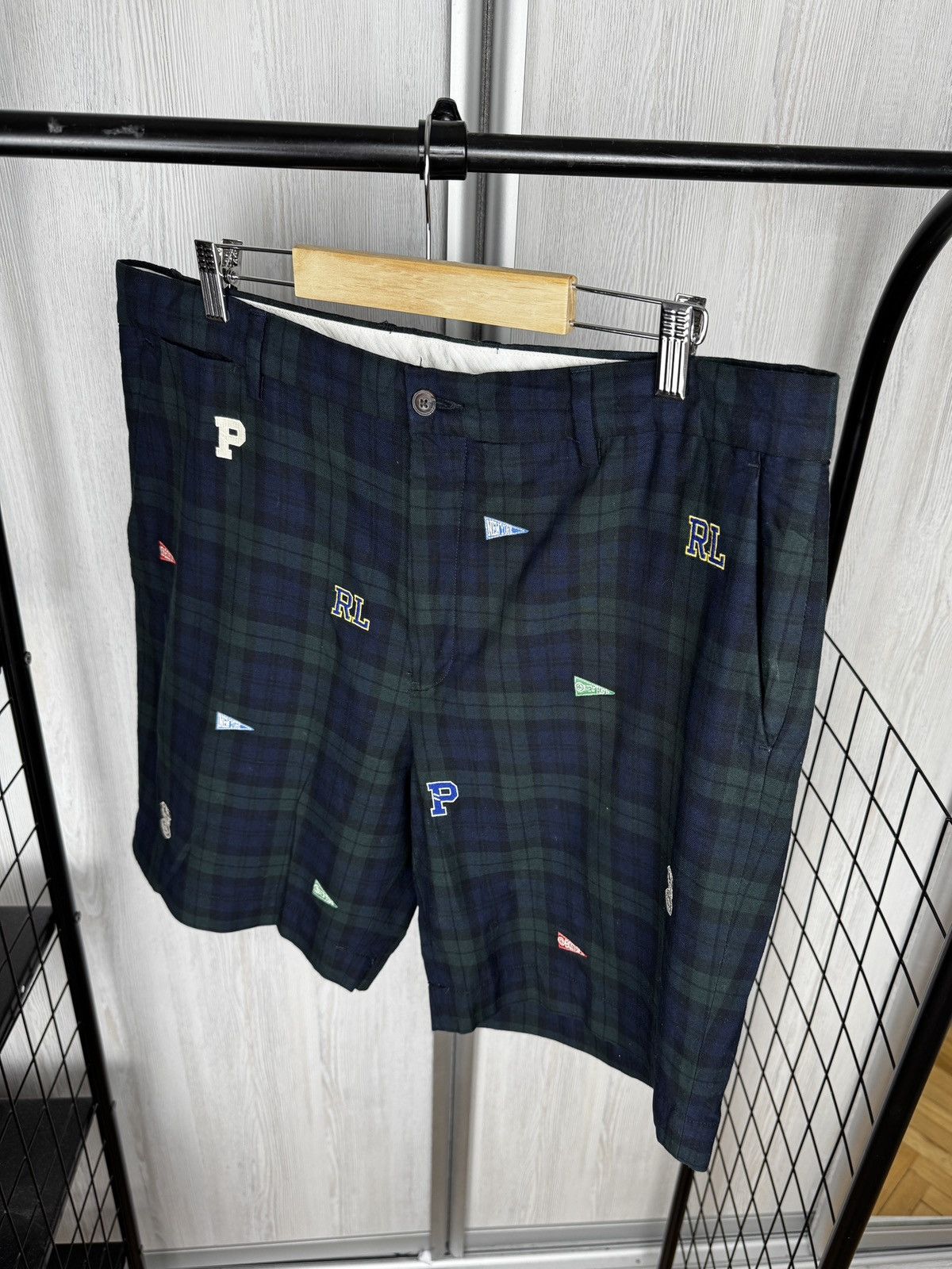 Polo Ralph Lauren Polo Ralph Lauren Blackwatch Tartan Shorts College Pennants Size US 36 / EU 52 - 6 Thumbnail