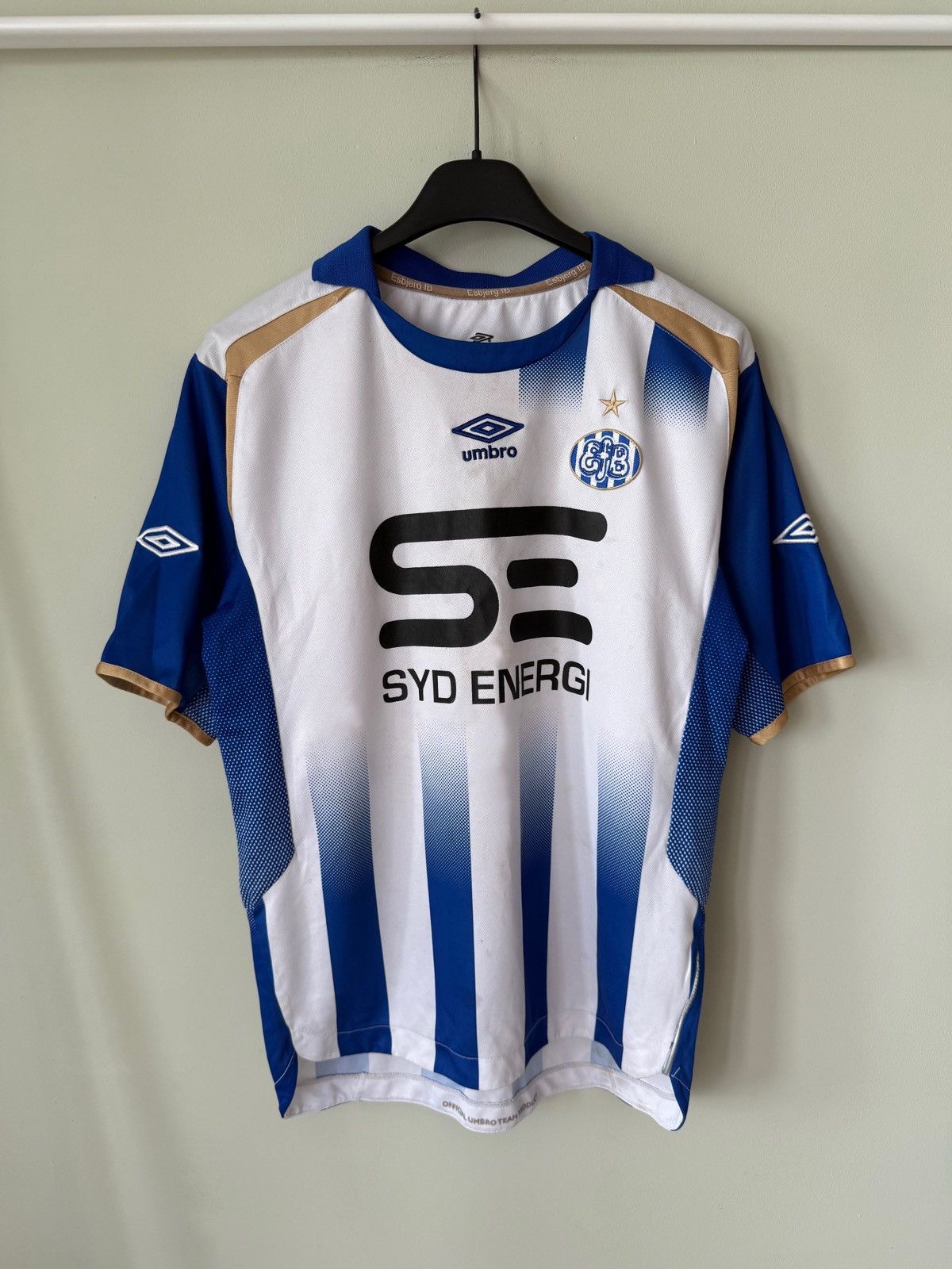 Umbro 2013-14 Umbro FC Esbjerg forenede 22 Fellah signature jersey Size US S / EU 44-46 / 1 - 1 Thumbnail