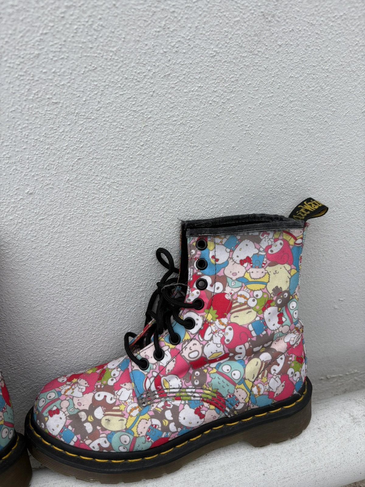 Dr. Martens Dr Martens x Hello kitty limited edition boots Size US 7 / IT 37 - 12 Thumbnail