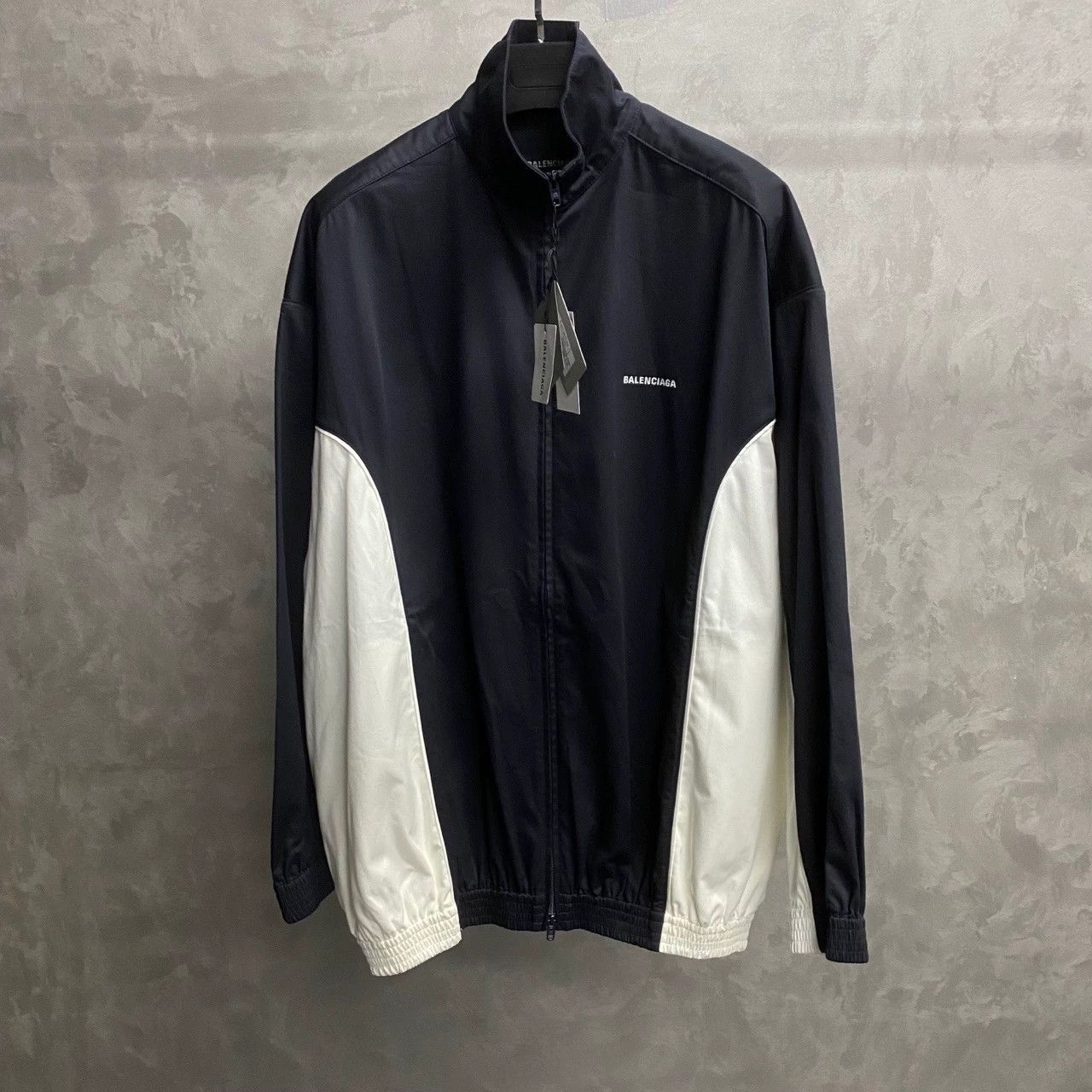 Balenciaga Balenciaga Retro Graphic Black Hoodie 44 Men Size US L / EU 52-54 / 3 - 1 Thumbnail