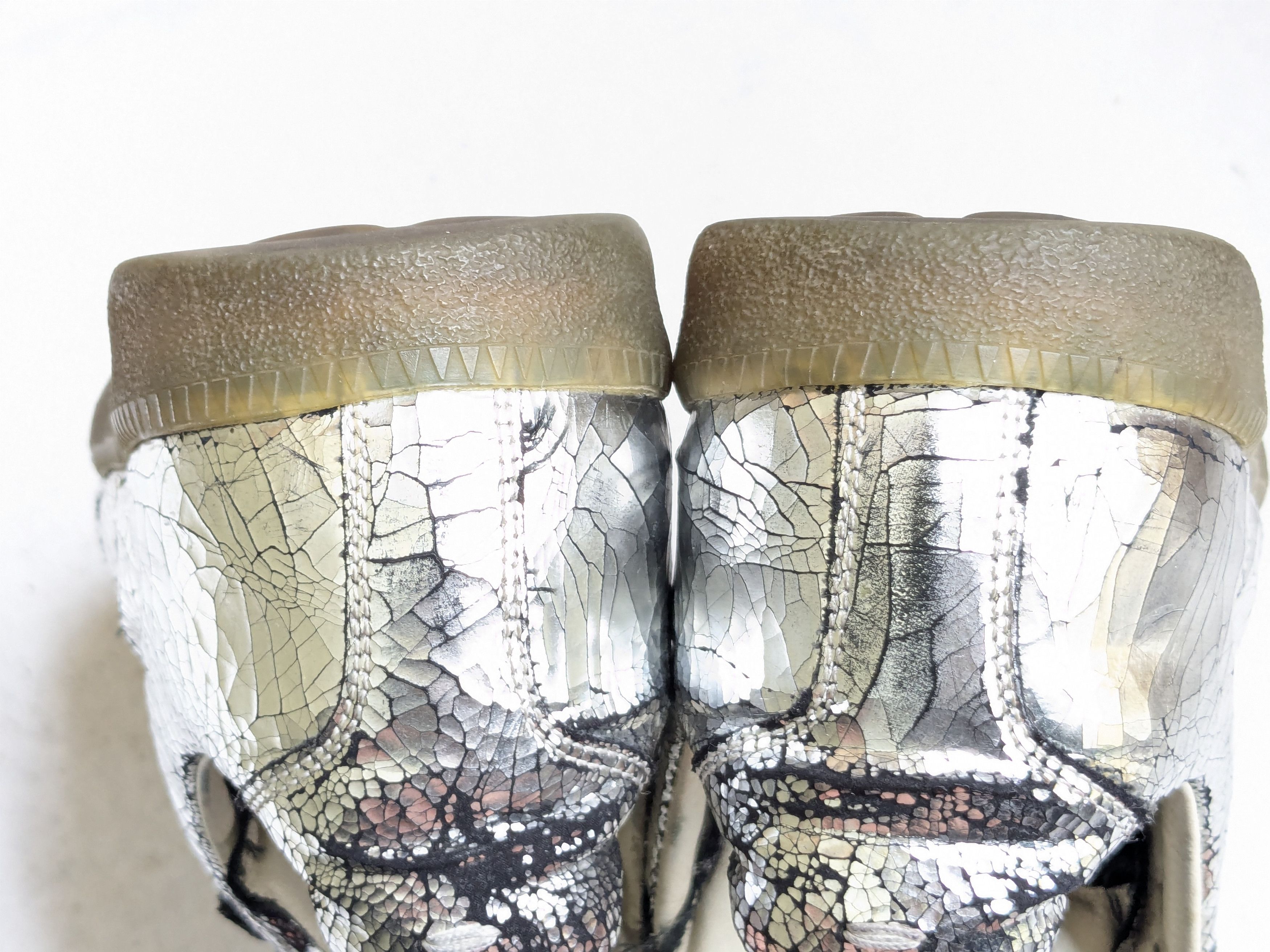 Maison Margiela Maison Margiela Replica GAT Silver 9 42 Low Tops Size US 9 / EU 42 - 14 Thumbnail