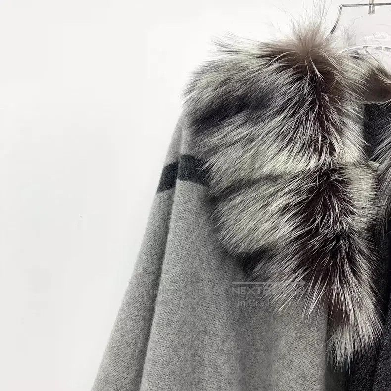 Fendi Fendi size 1400*1400mm Gray Fur Collar Fringe Wool Cloak Sh Size M / US 6-8 / IT 42-44 - 3 Thumbnail