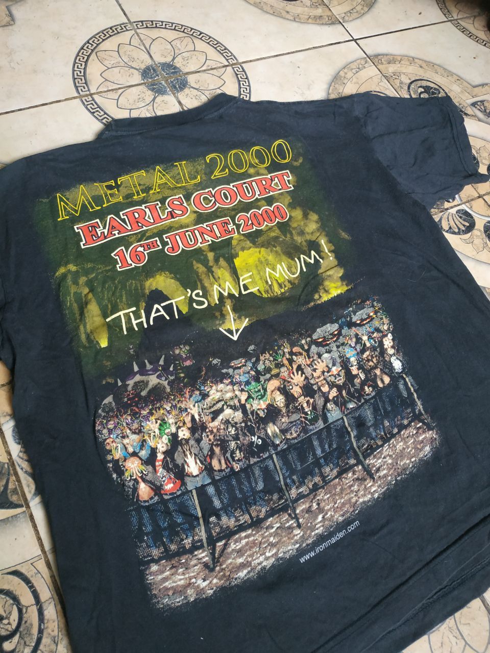 Iron Maiden Iron Maiden — 2000 Earls Court "That's Me Mum" Tee Vintage Size US M / EU 48-50 / 2 - 19 Thumbnail