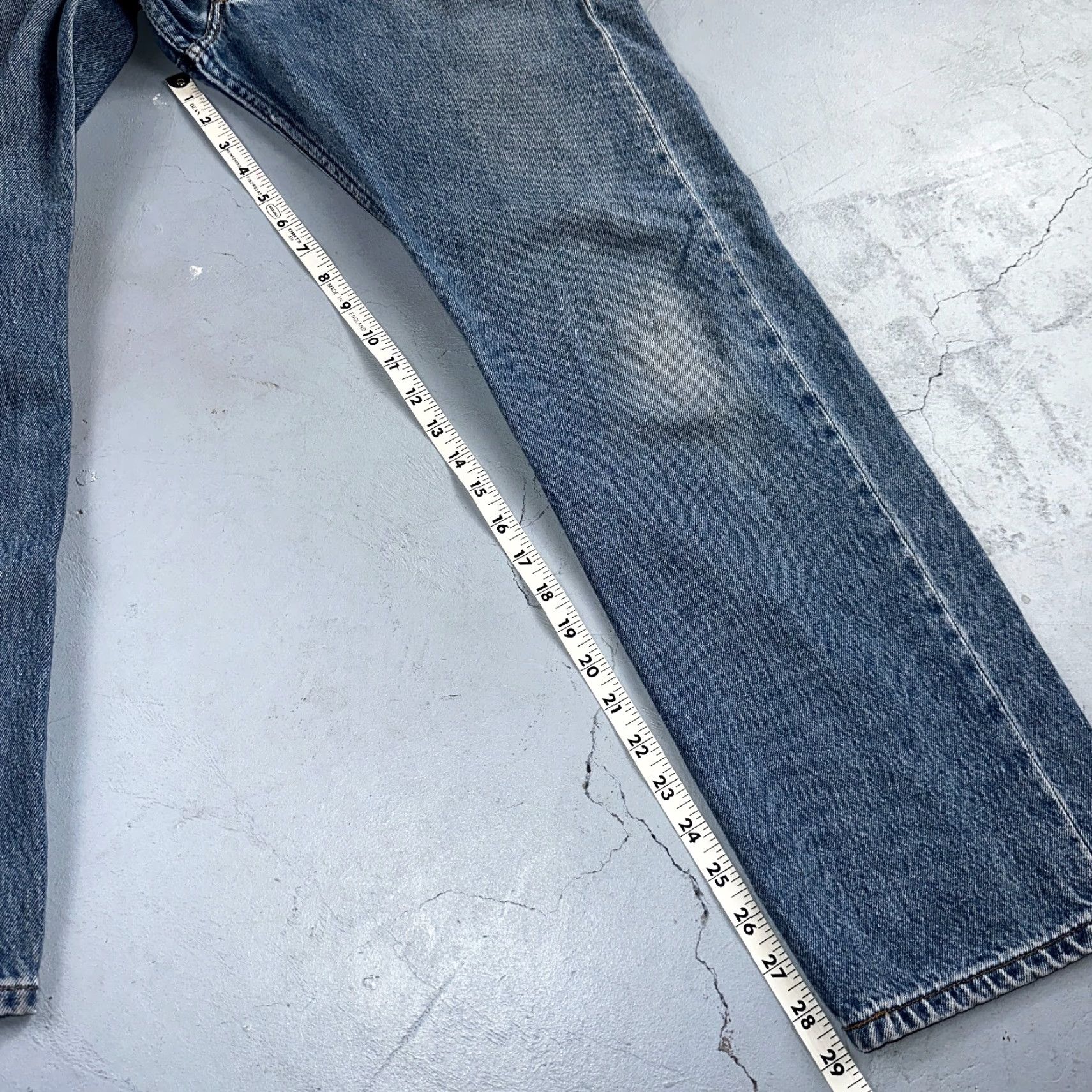 Levi's VINTAGE Levi's 501 Jeans 34x30 Blue Light Wash 90s Straight Leg Mens Regular Denim 34 30 XX Levis 501 Series USA Size US 34 / EU 50 - 5 Thumbnail