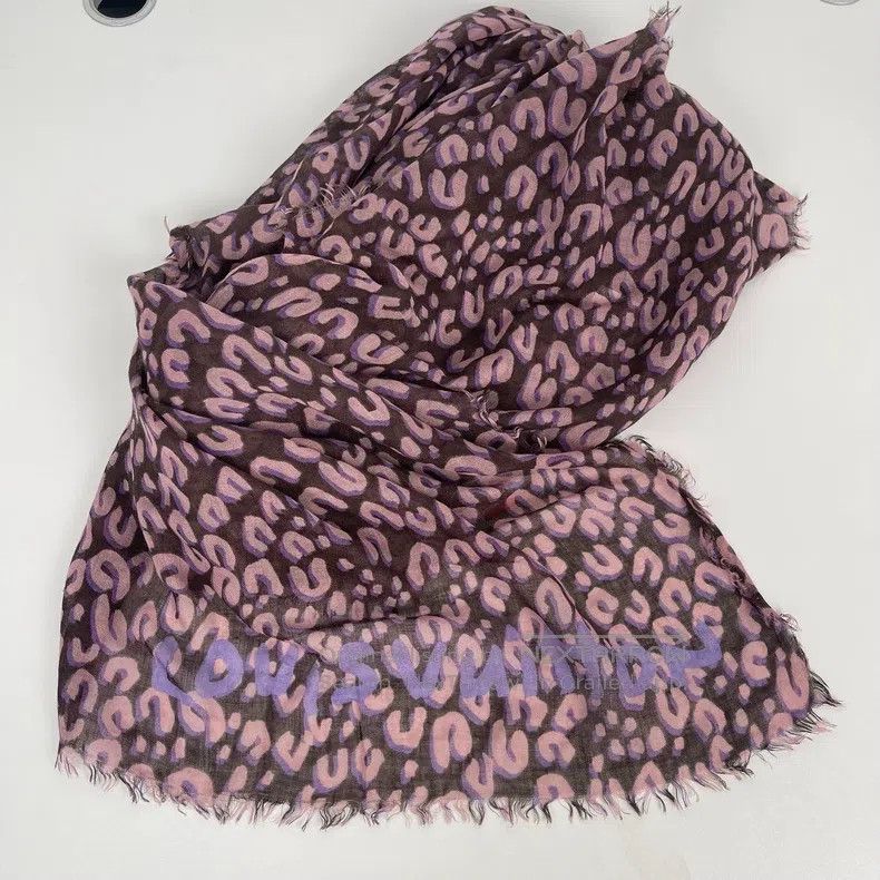 Louis Vuitton Louis Vuitton Leopard print cashmere scarf Size ONE SIZE - 1 Thumbnail