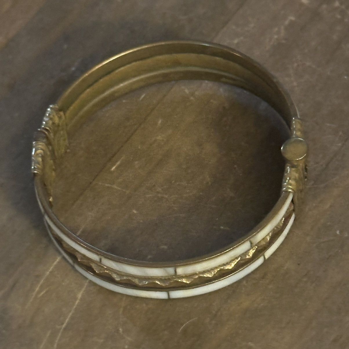 Vintage Vintage brass mother of Pearl inlay hinged bangle bracelet Size ONE SIZE - 6 Thumbnail
