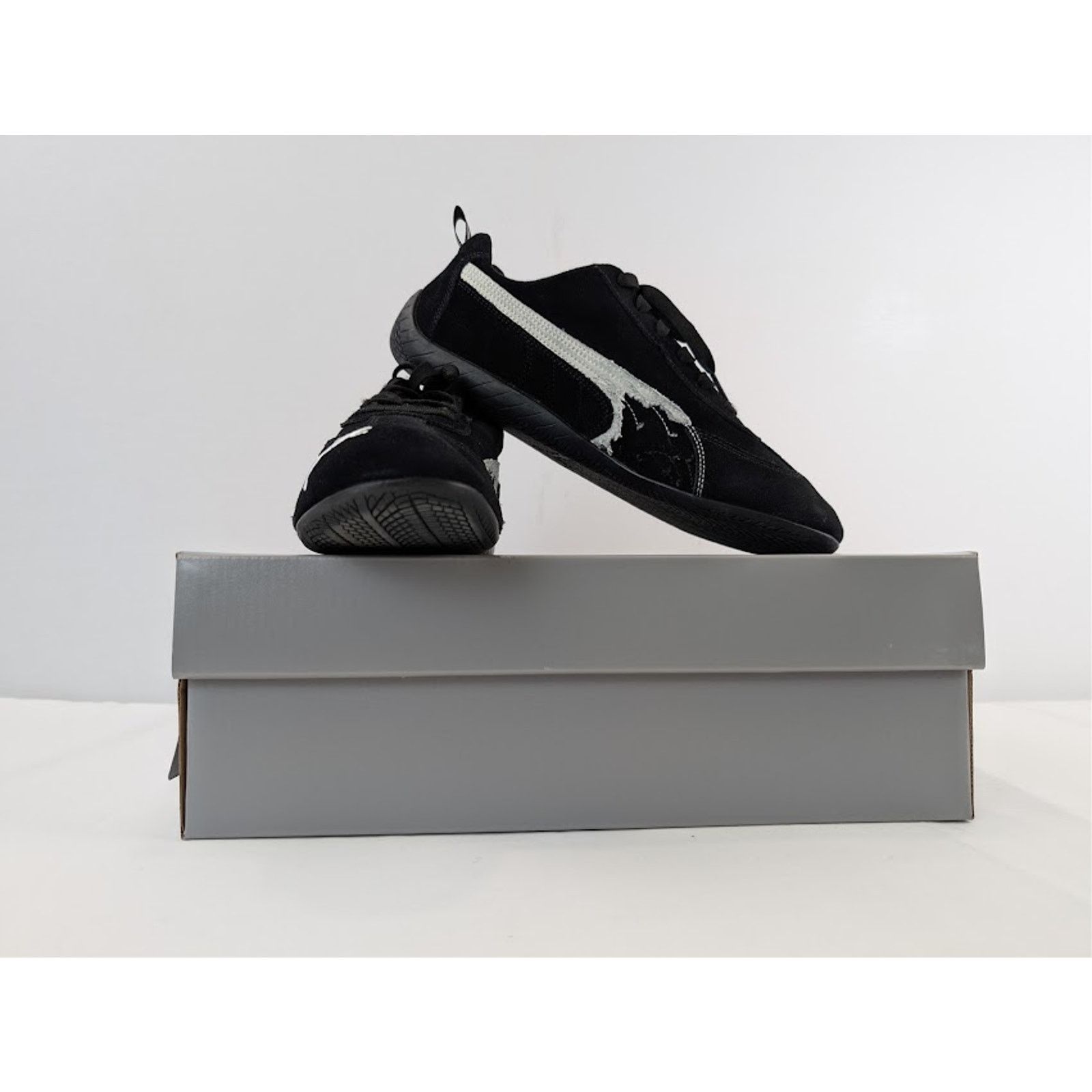 Balenciaga × Puma o1rshd1 Q:3 / Speedcat Destroyed Low Top Sneaker Black/White Size US 12 / EU 45 - 19 Thumbnail