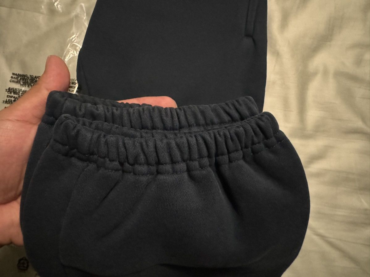 Balenciaga × Gap × Kanye West Yeezy Gap Sweatpants Navy Size Medium (Women’s/Unisex) Size US 32 / EU 48 - 4 Thumbnail