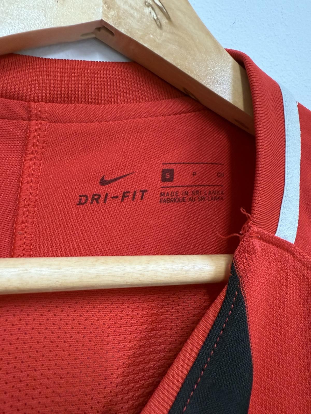 Nike Nike Red and Black Striped Football Jersey with Number 20 Size US M / EU 48-50 / 2 - 4 Thumbnail