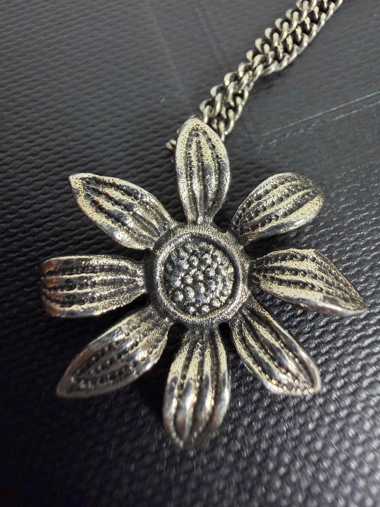 Saint Laurent Paris SLP 16ss 8-petal sunflower twisted chain necklace Size ONE SIZE - 3 Thumbnail