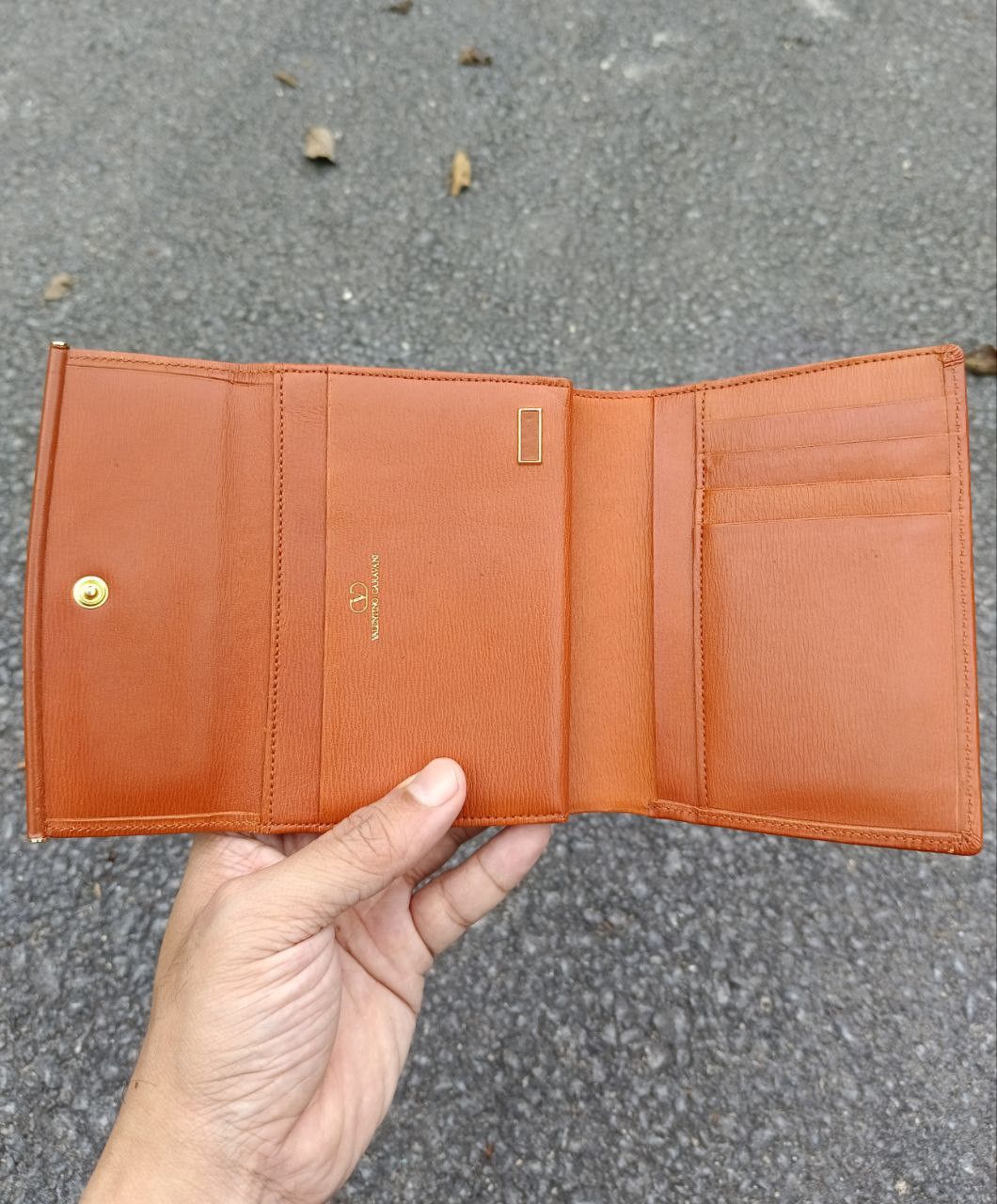 Leather × Valentino OG🔥GRAIL VALENTINO GARAVANI WALLET Size ONE SIZE - 7 Thumbnail