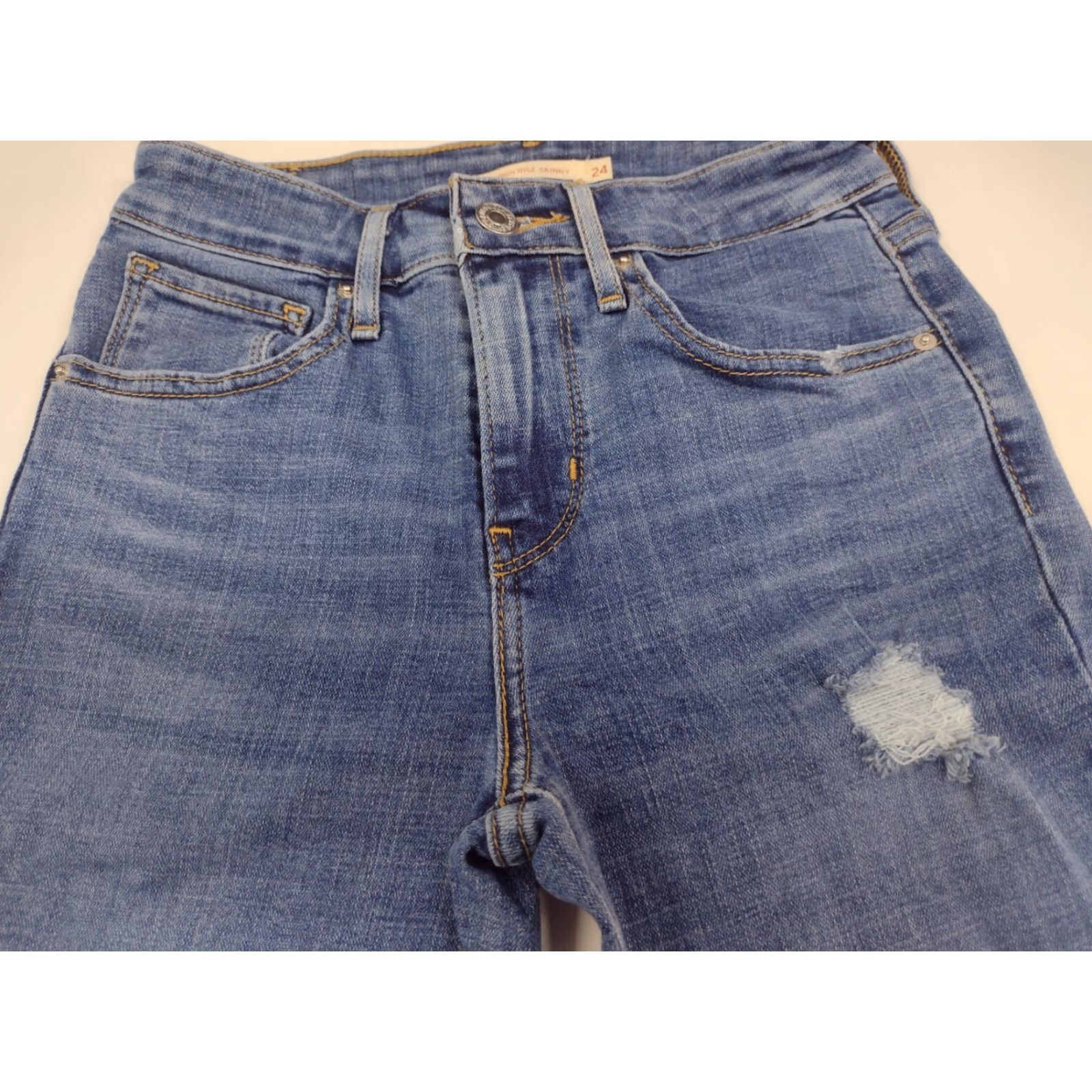 Levi's Levi's Women's Premium 721 High-Rise Skinny Jeans Distressed 24 Blue Denim Stretch Pockets Zipper Button 31" Inseam Regular Women Mens? Size 42" / US 20 - 5 Thumbnail