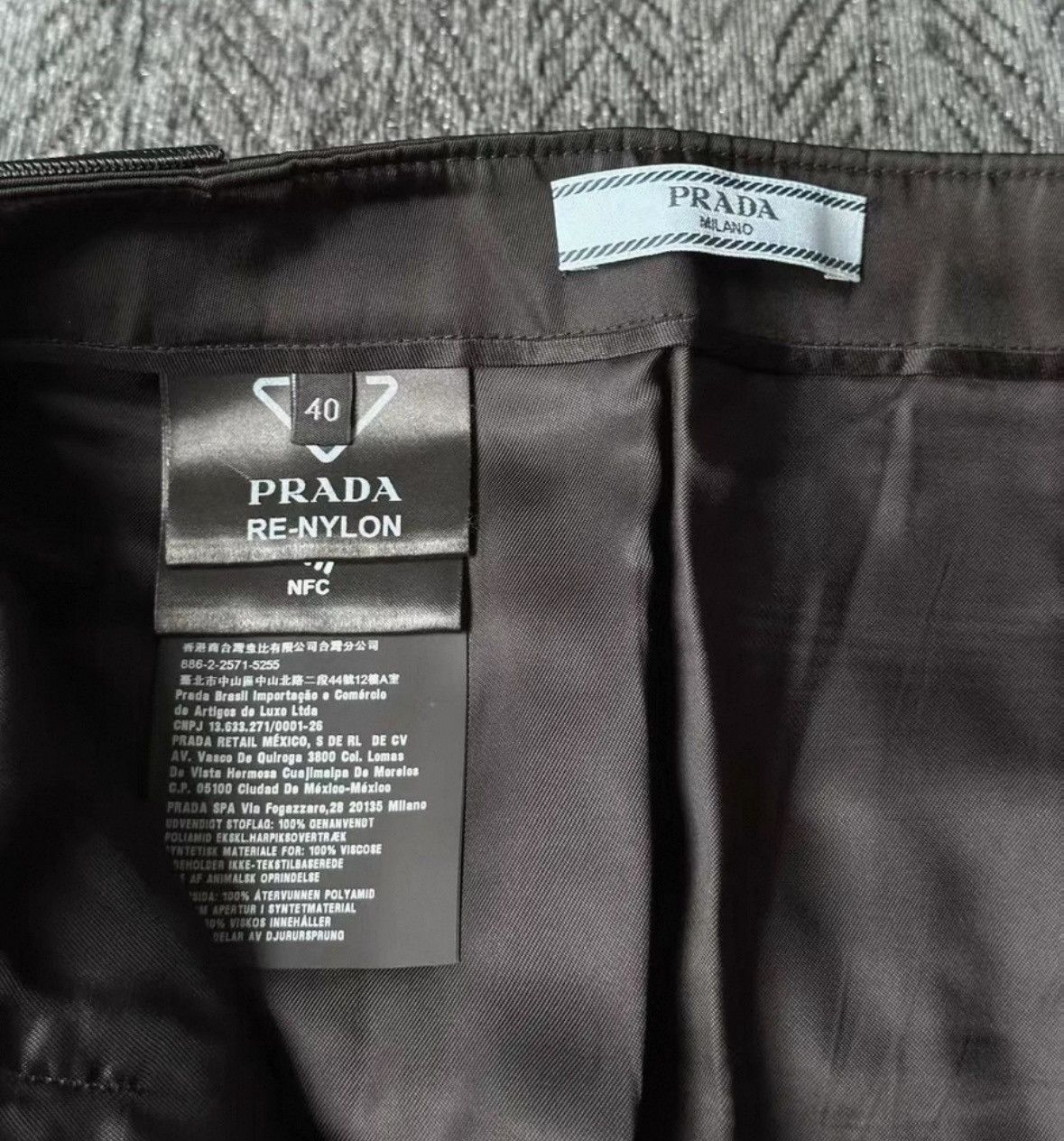 Prada Prada Triangle standard short skirt 2502-Nextarrow Size 27" / US 4 / IT 40 - 3 Thumbnail