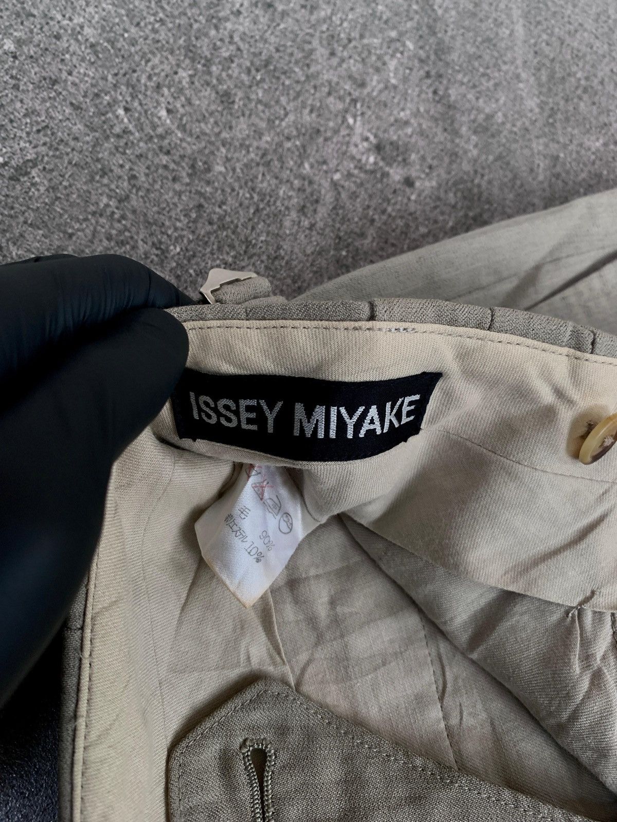 Issey Miyake FREE TAX! 2000s Wool Buckled Waist Trousers - 29” Size US 29 - 10 Thumbnail