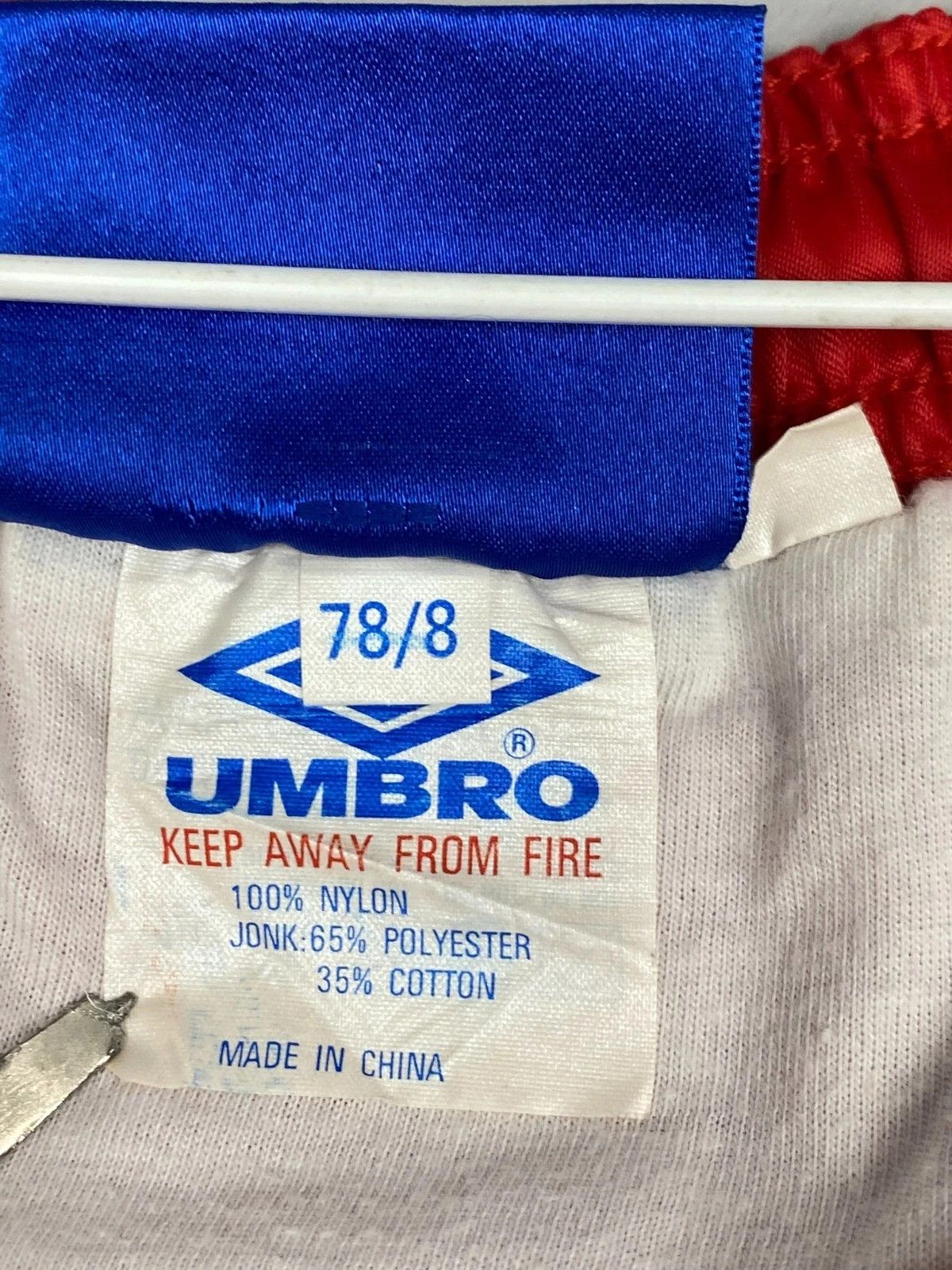 Umbro Umbro Red Vintage Soccer Size US 32 / EU 48 - 4 Thumbnail