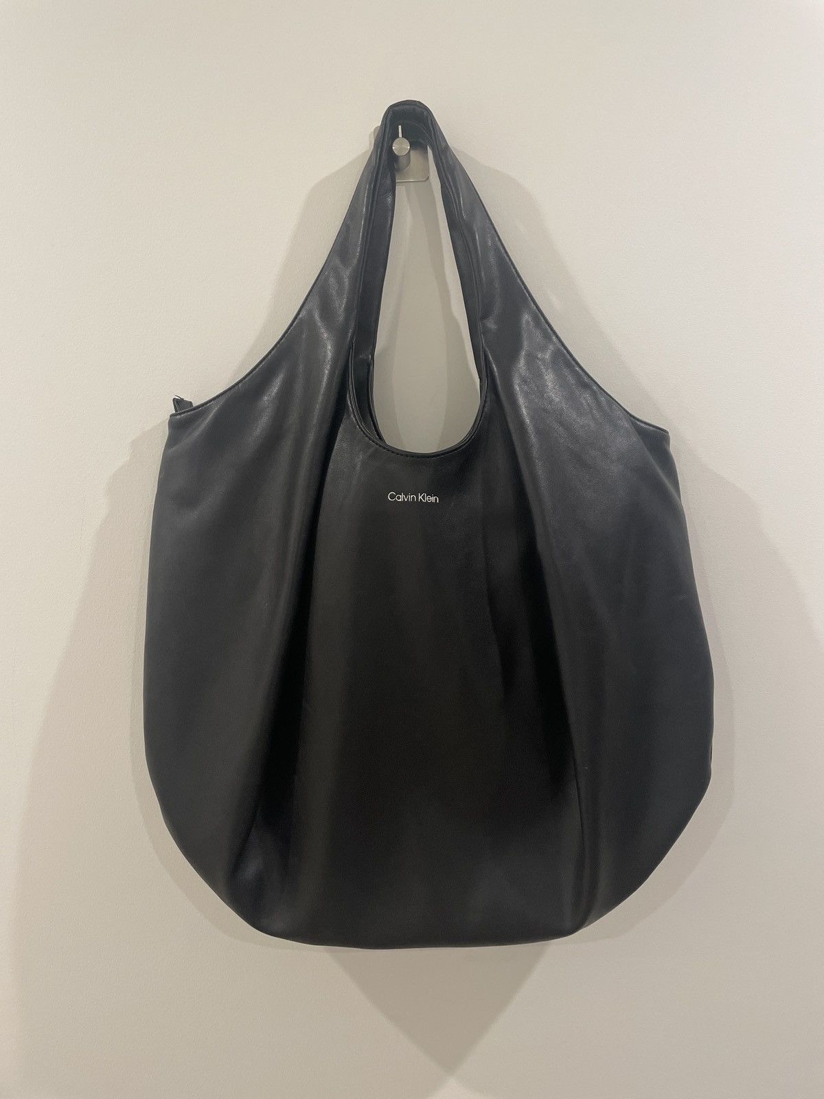 Calvin Klein Large Calvin Klein black cloud bag rare Size ONE SIZE - 1 Thumbnail