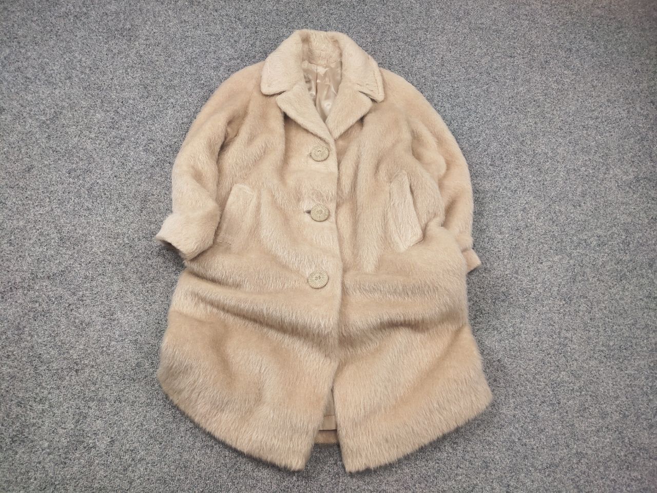 Vintage Vintage 1950's/60's Luxury Mohair fuzzy Beige Coat Jacket Size M / US 6-8 / IT 42-44 - 3 Thumbnail