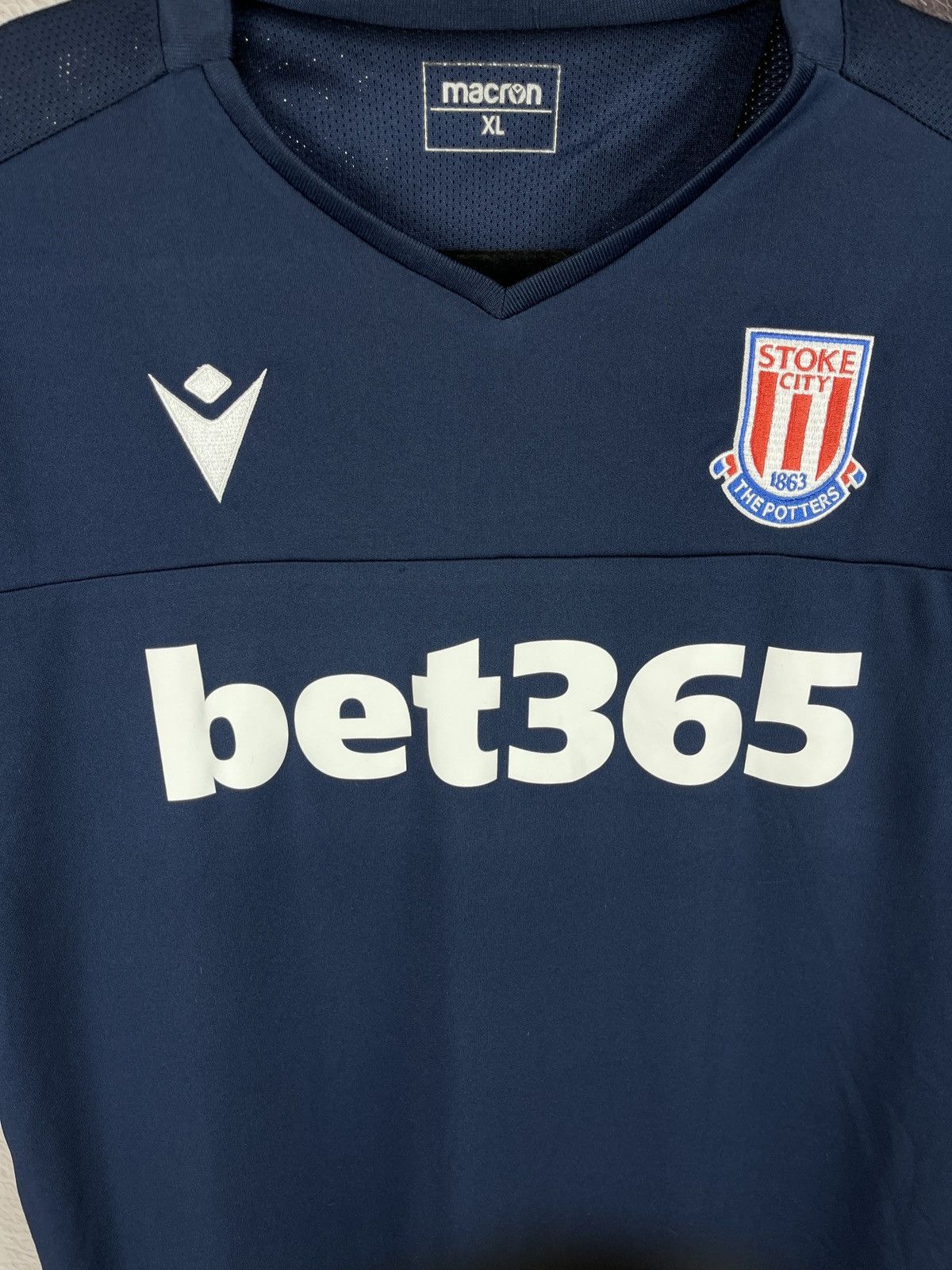 Macron STOKE CITY FOOTBALL SHIRT JERSEY TRAINING MACRON Size US XL / EU 56 / 4 - 5 Thumbnail