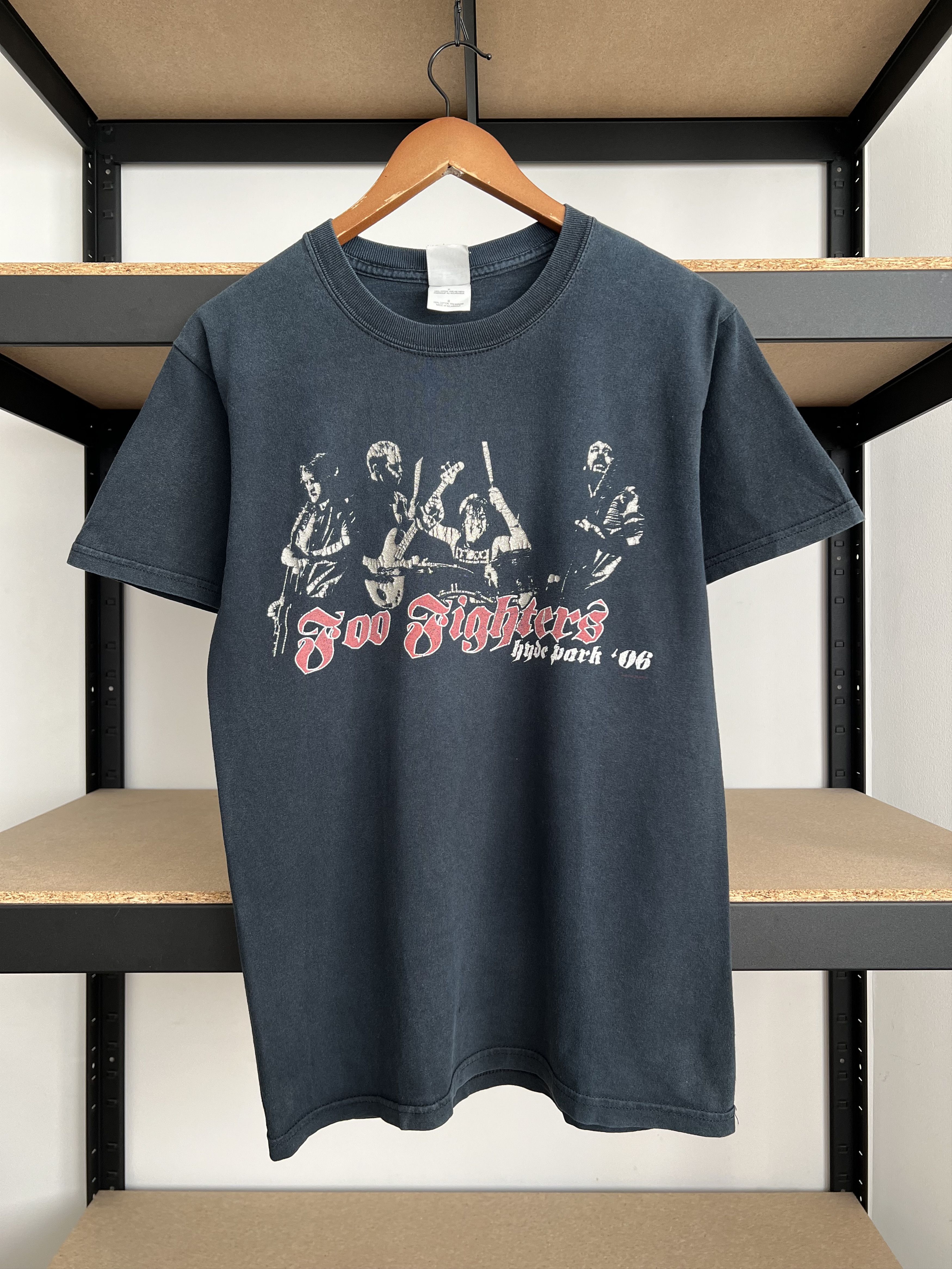 Band Tees Vintage 2006 Foo Fighters Hyde Park Black T-shirt Size US S / EU 44-46 / 1 - 1 Thumbnail