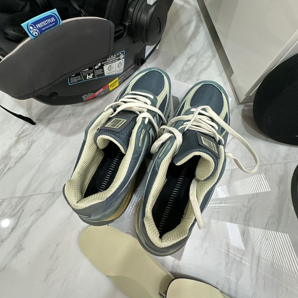 Auralee × New Balance New balance 990v4 x auralee Size US 10 / EU 43 - 21 Thumbnail