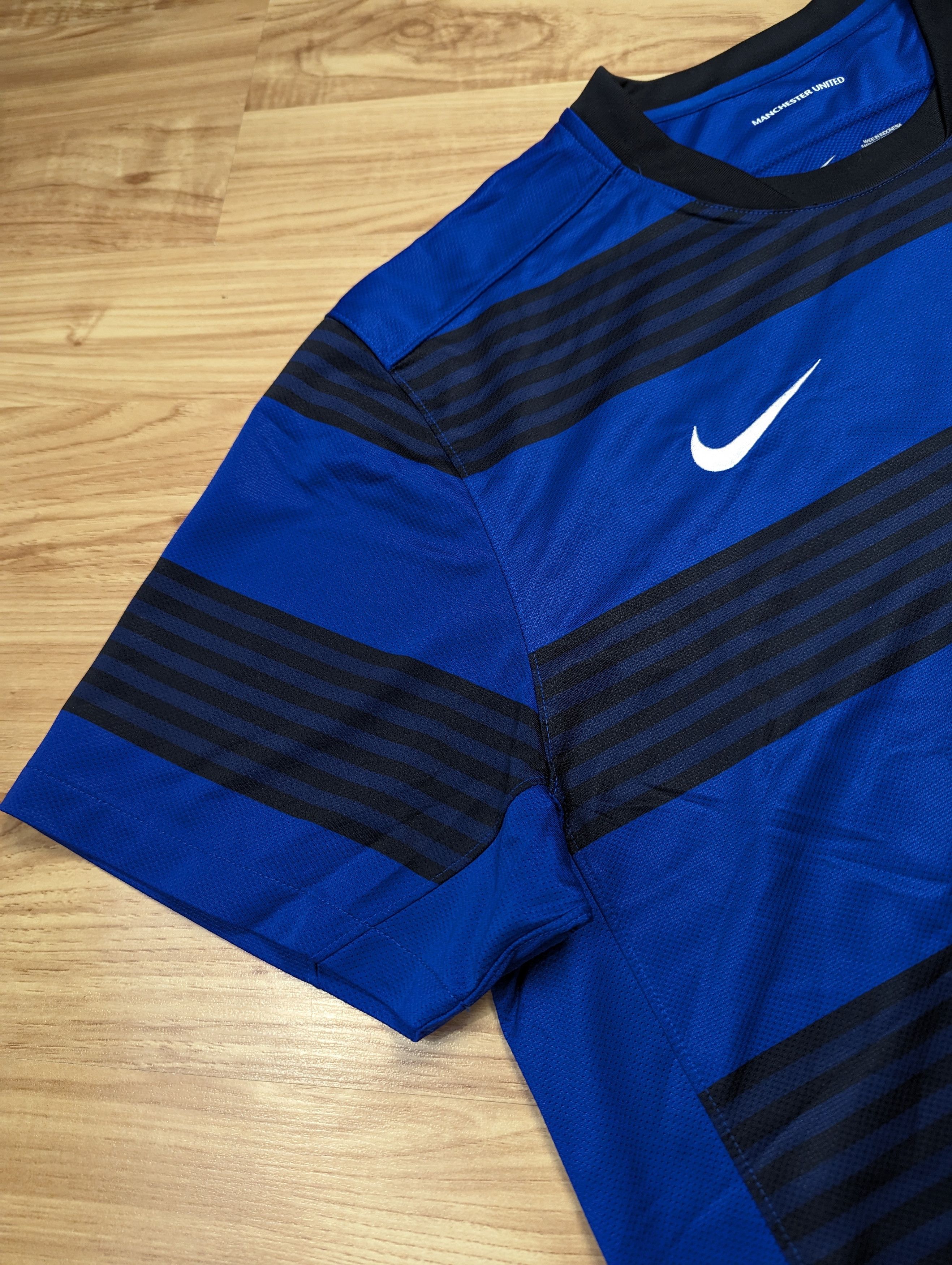Nike MANCHESTER UNITED NIKE 2011/2012 FOOTBALL JERSEY CHAMPIONS Size US XXL / EU 58 / 5 - 6 Thumbnail
