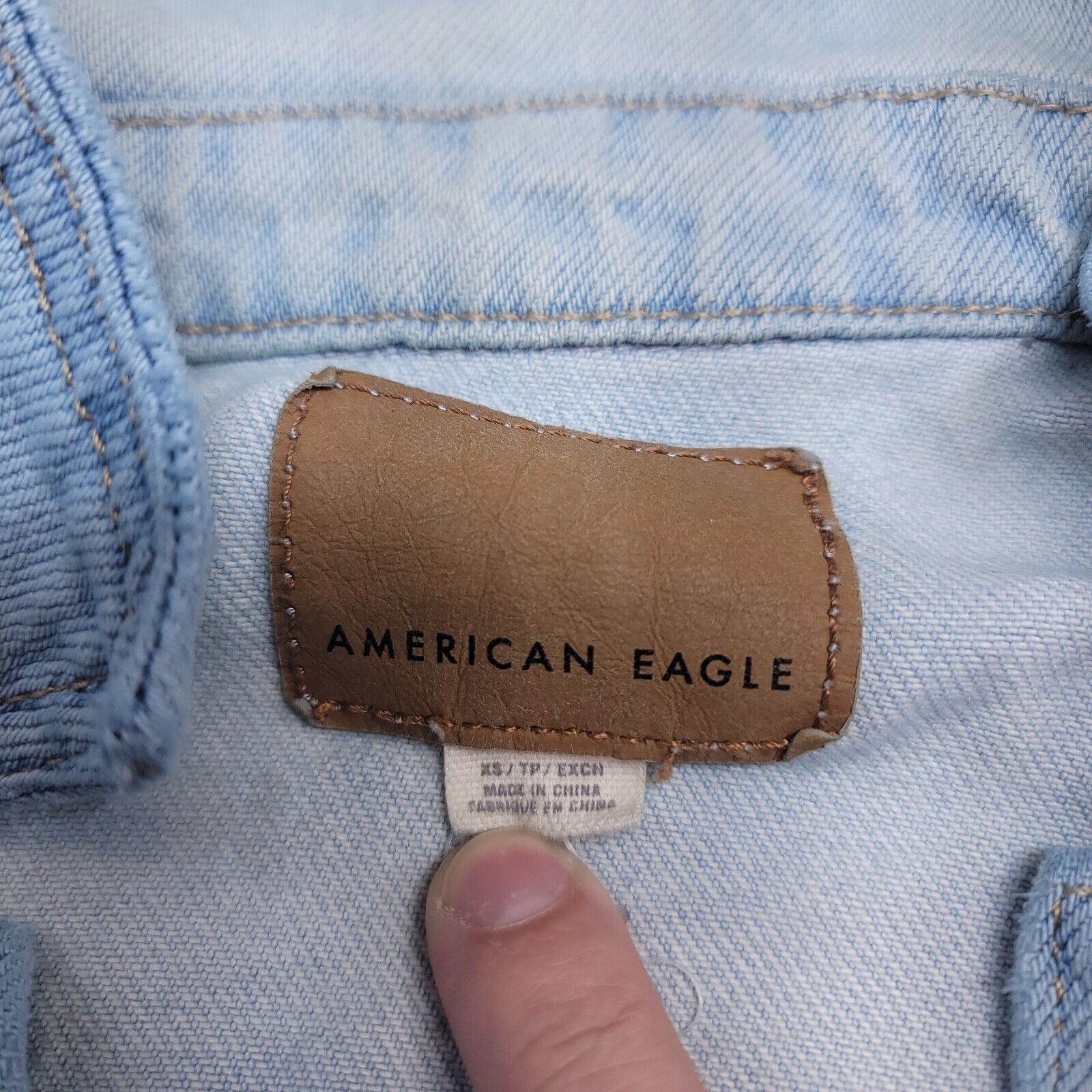 American Eagle Outfitters American Eagle Casual Button Up Denim Jacket Womens Size XS Size XS / US 0-2 / IT 36-38 - 3 Thumbnail