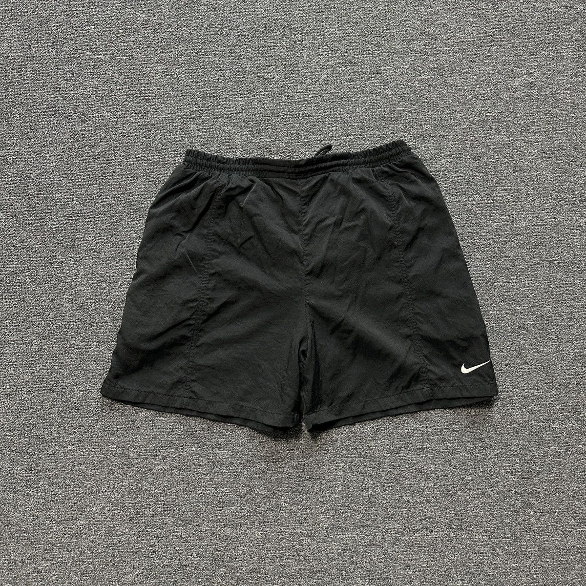 Vintage Vintage Nike Nylon Shorts Size US 34 / EU 50 - 1 Thumbnail