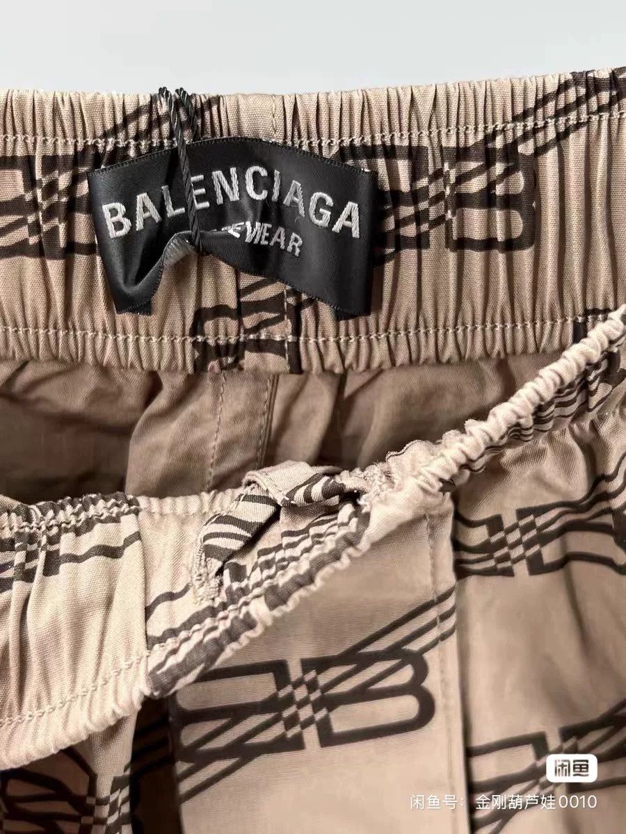 Balenciaga balenciaga logo print khaki casual shorts Size US 30 / EU 46 - 2 Thumbnail