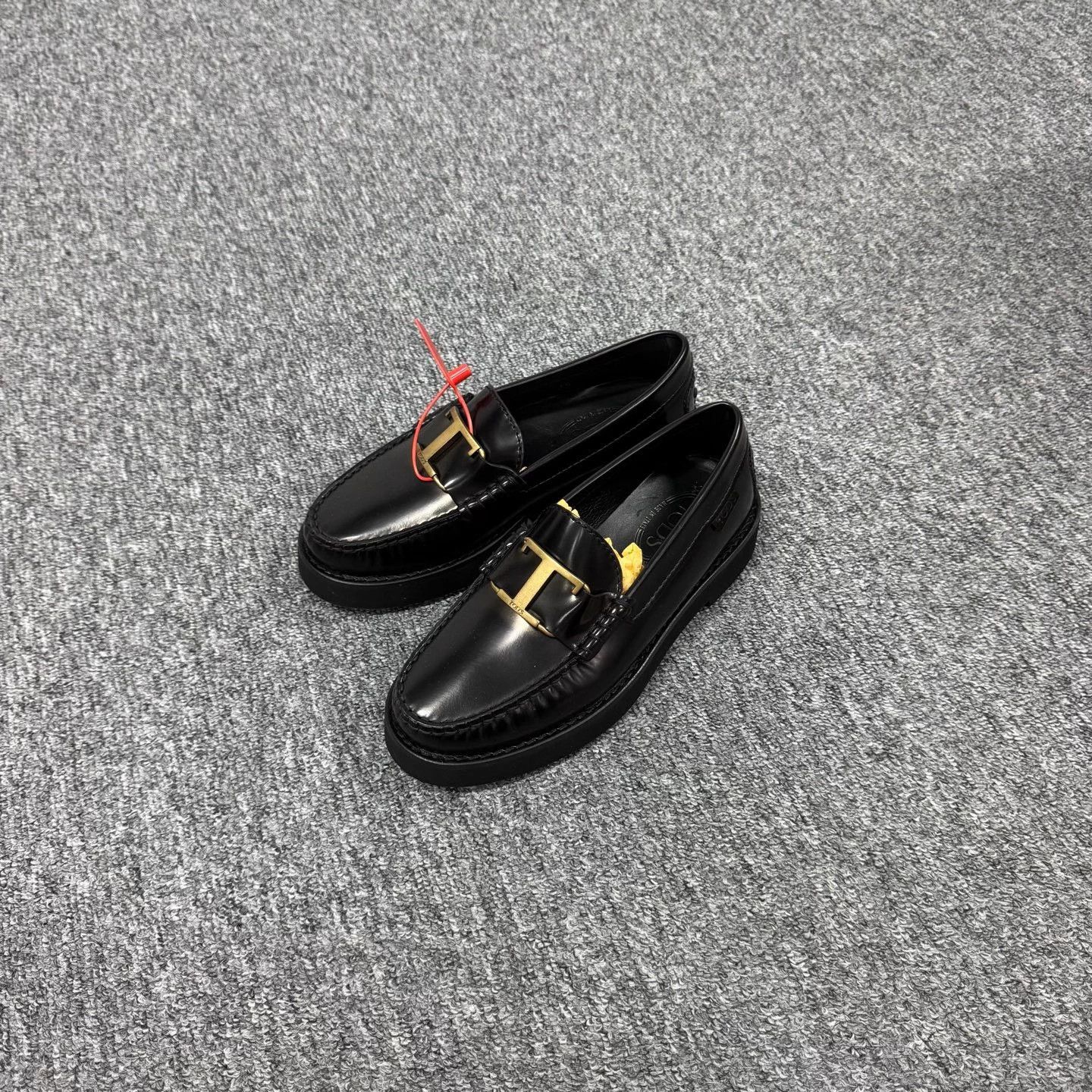Tod's Tods Black & Gold Platform Loafer 38.5 New Size US 8 / IT 38 - 1 Thumbnail