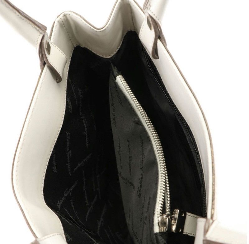 Salvatore Ferragamo Salvatore Ferragamo Gancini Embossed Leather Shoulder Bag Size ONE SIZE - 5 Thumbnail