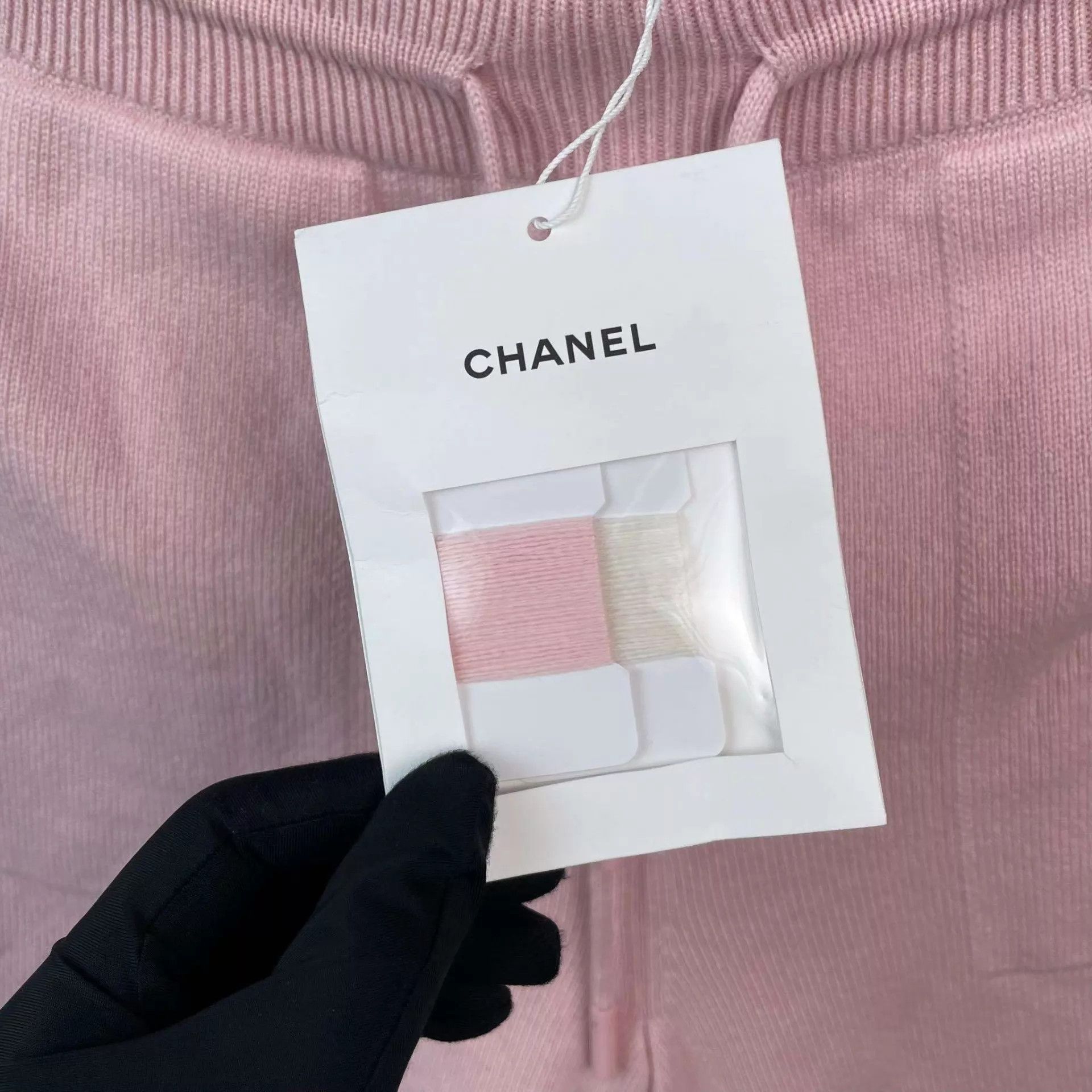 Chanel Chanel pink size 36 new with extra string shorts Size 26" / US 2 / IT 38 - 3 Thumbnail