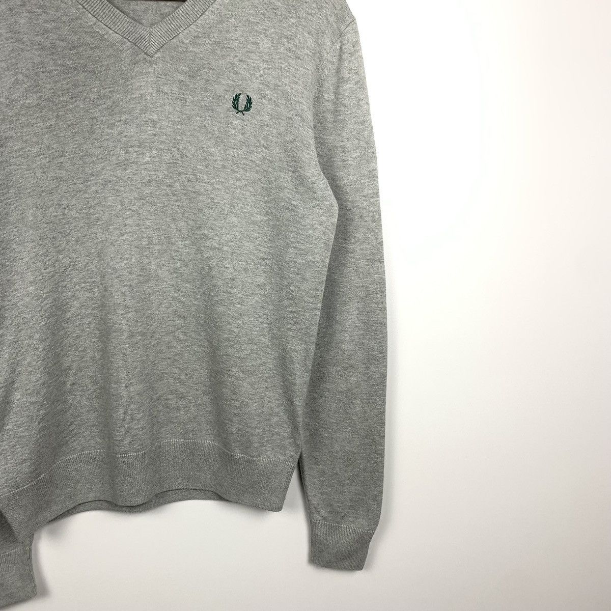 Fred Perry Fred Perry V-Neck Sweater luxury designer logo Size US S / EU 44-46 / 1 - 5 Thumbnail