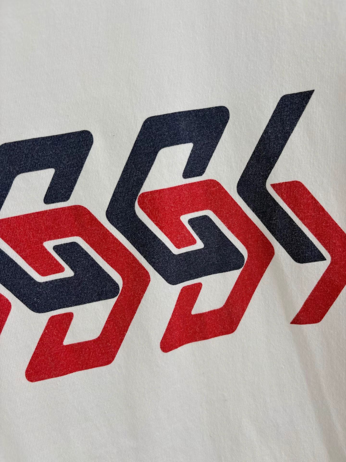 Gucci GUCCI Mirrored Logo T-Shirt K1 Size US L / EU 52-54 / 3 - 3 Thumbnail