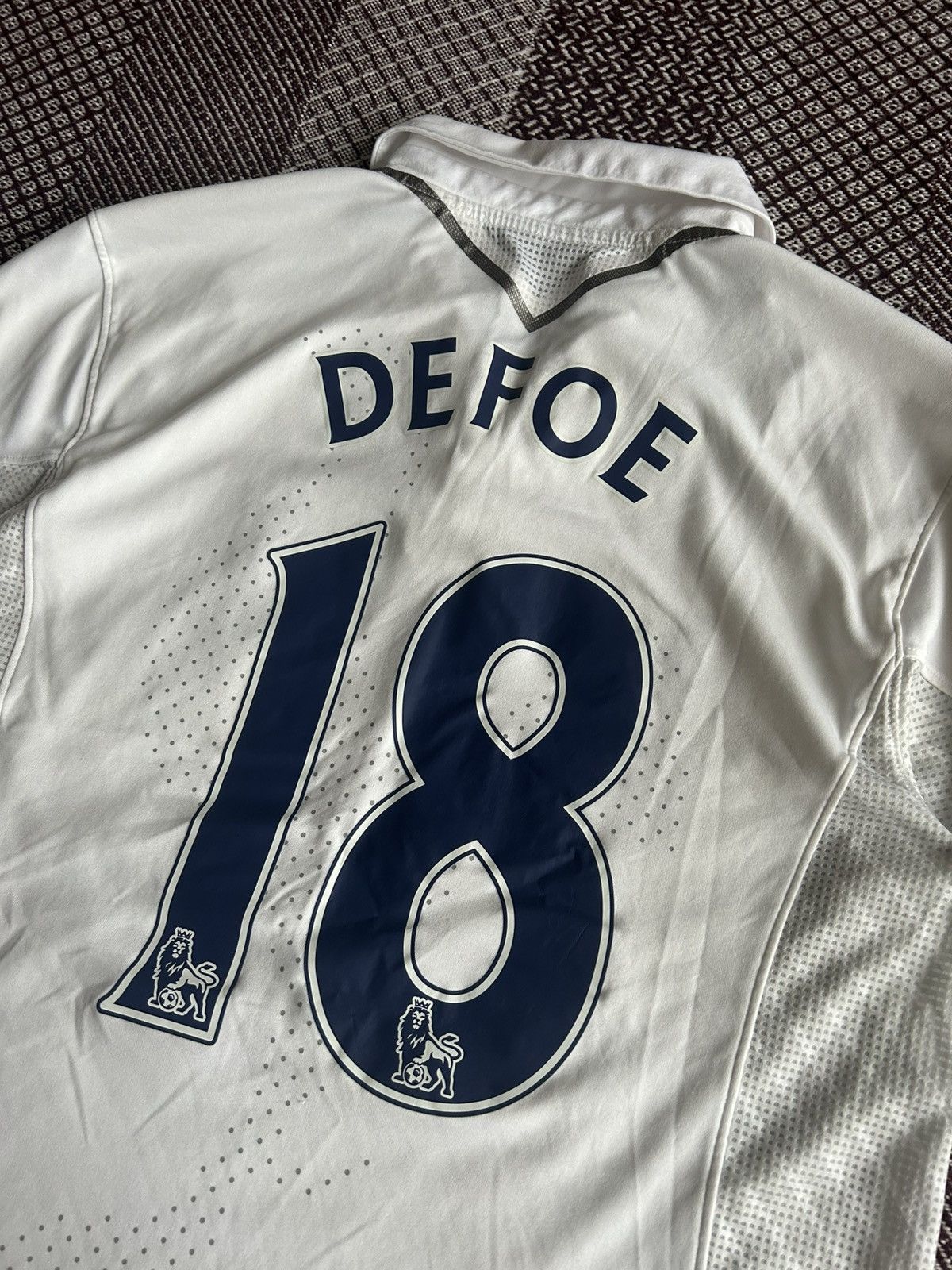 Under Armour Tottenham Hotspurs x DEFOE #18 Under Armour Soccer Jersey Size US S / EU 44-46 / 1 - 2 Thumbnail