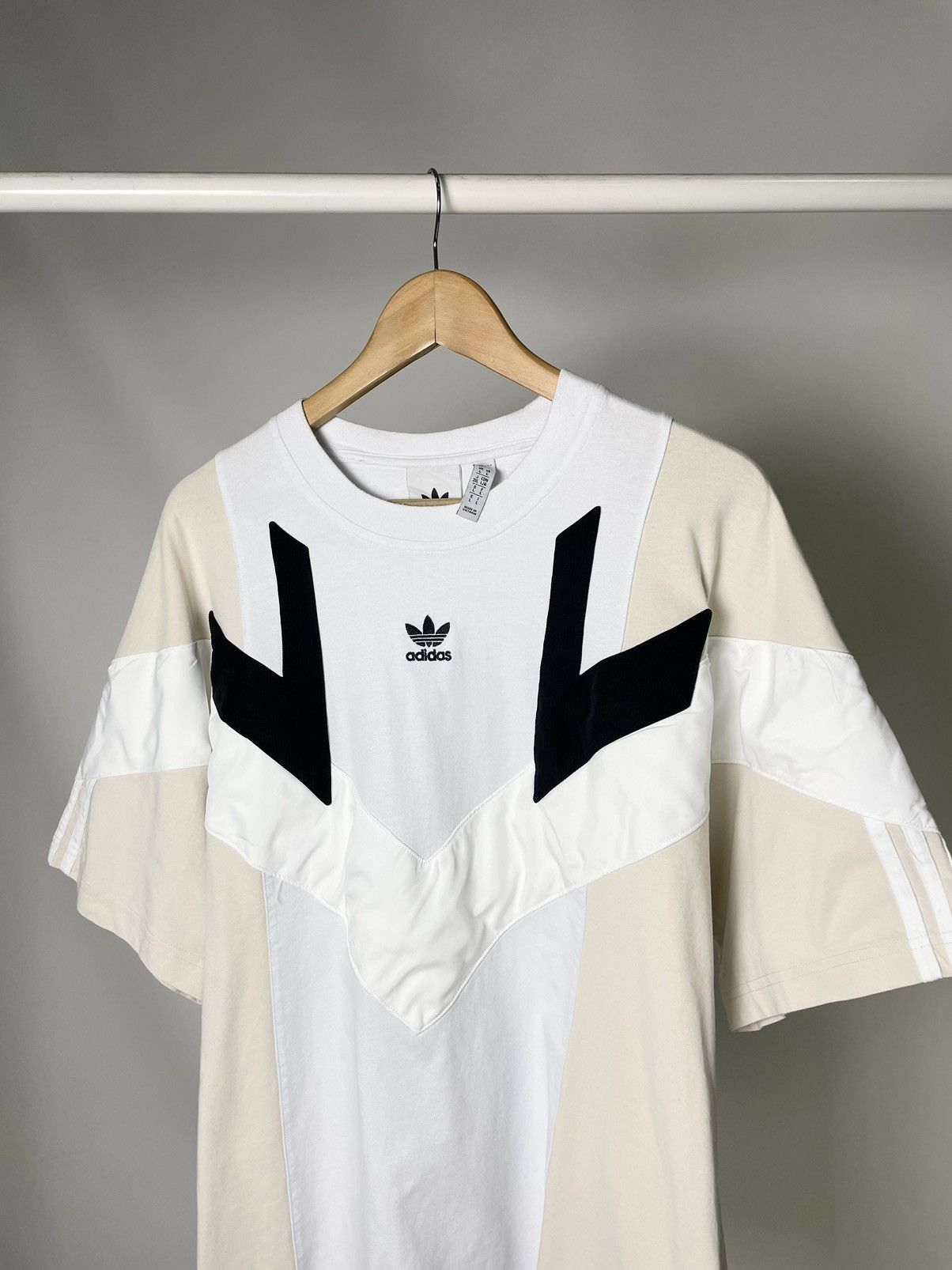 Adidas Adidas Originals 👻 nylon patched vintage jersey tee t shirt Size US L / EU 52-54 / 3 - 3 Thumbnail