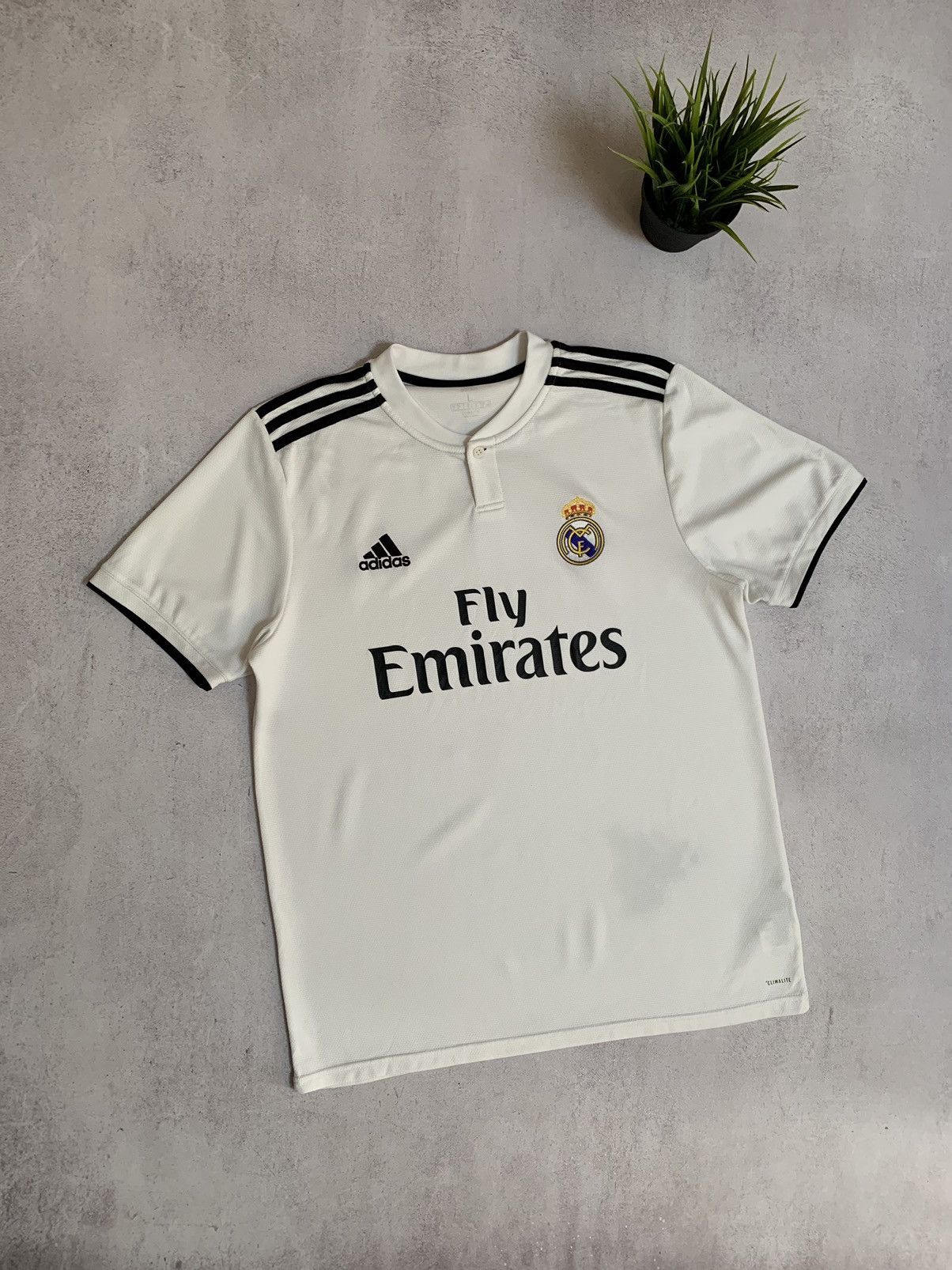 Adidas Vintage Adidas Real Madrid T Shirt Tee Jersey Soccer Home Size US L / EU 52-54 / 3 - 1 Thumbnail