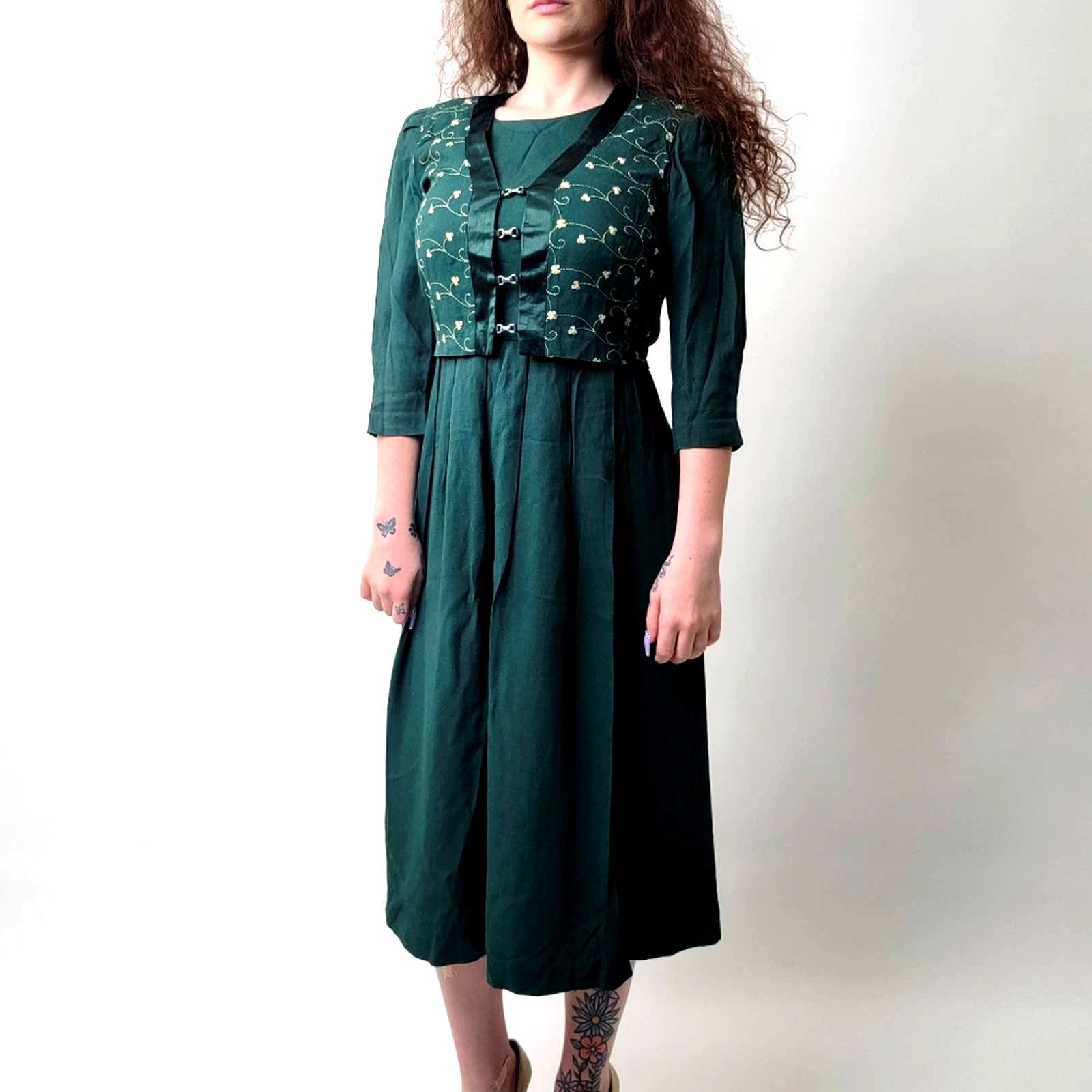 Vintage Vintage German Cottagecore Embroidered Emerald Plaid Dress Size M / US 6-8 / IT 42-44 - 2 Thumbnail