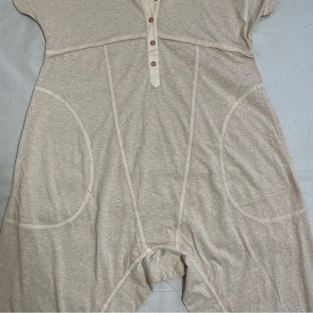 Free People New Free People Pillow Talk Henley Beige Romper Size XS Size 26" / US 2 / IT 38 - 4 Thumbnail
