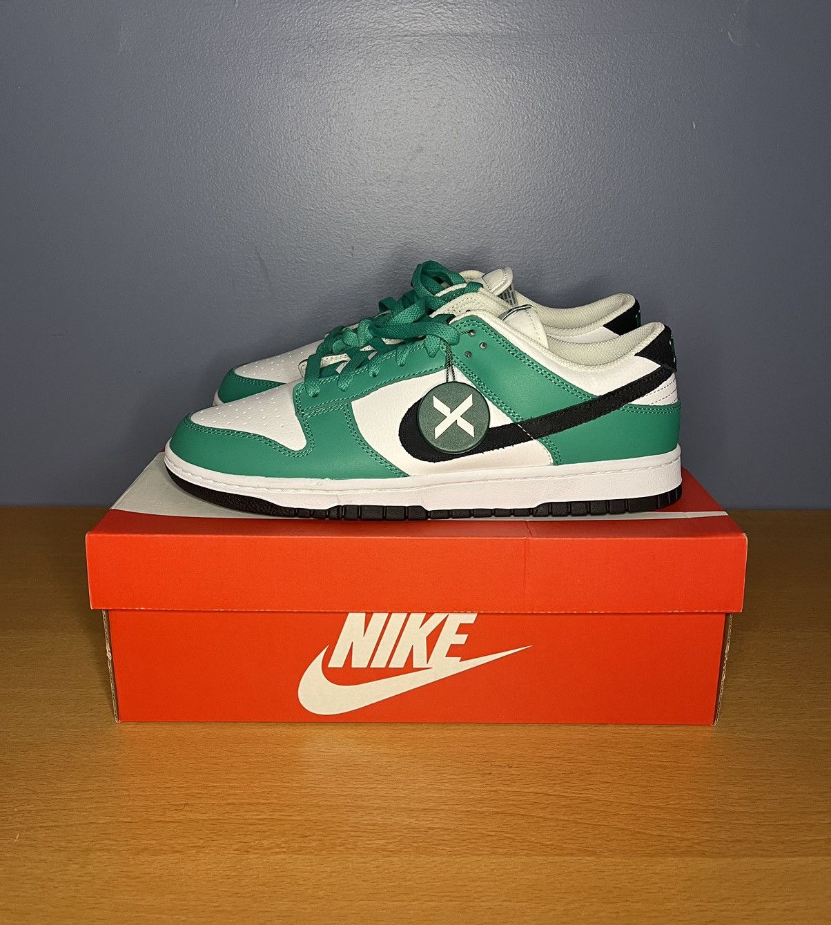 Nike Nike Dunk Low “Celtics” Size US 10.5 / EU 43-44 - 1 Thumbnail