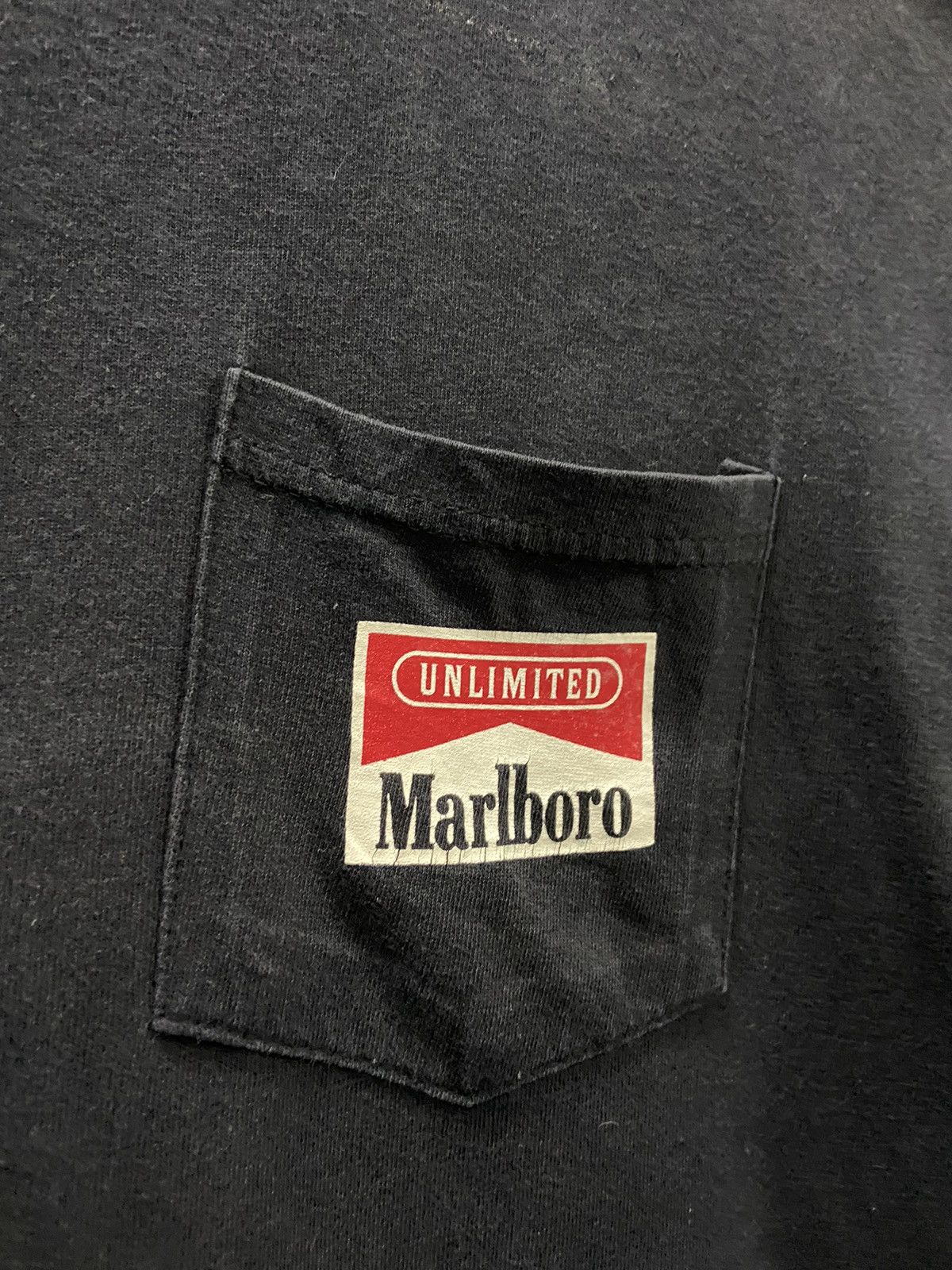 Marlboro Unlimited VINTAGE MARLBORO 90’s UNLIMITED TRAIN POCKET TEE SHIRT Size US XL / EU 56 / 4 - 5 Thumbnail