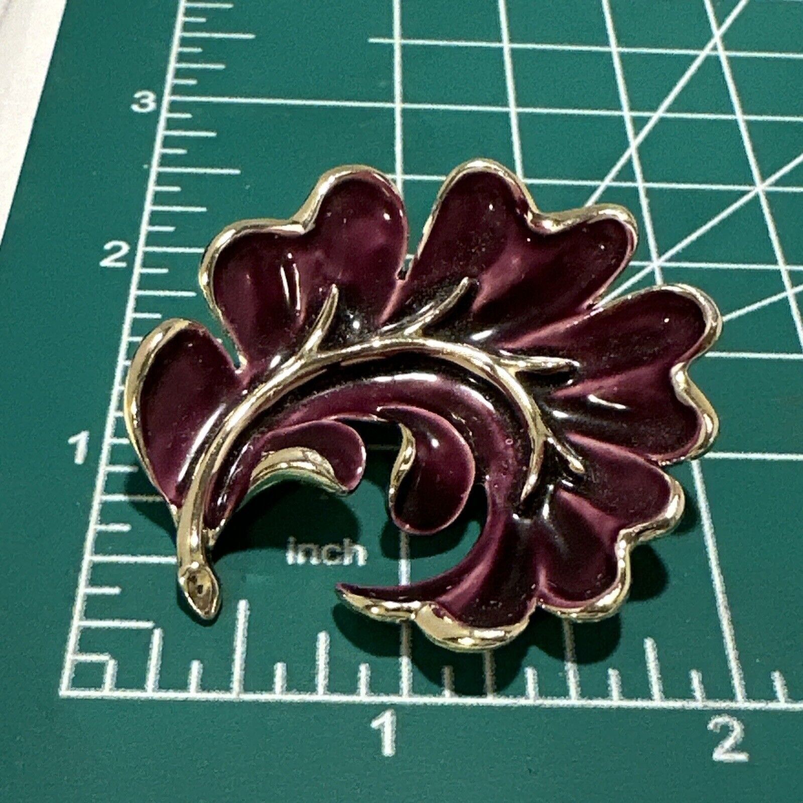 Other VTG Purple Enamel Leaf Fern Brooch Autumn Fall Gold Pin Size ONE SIZE - 2 Thumbnail