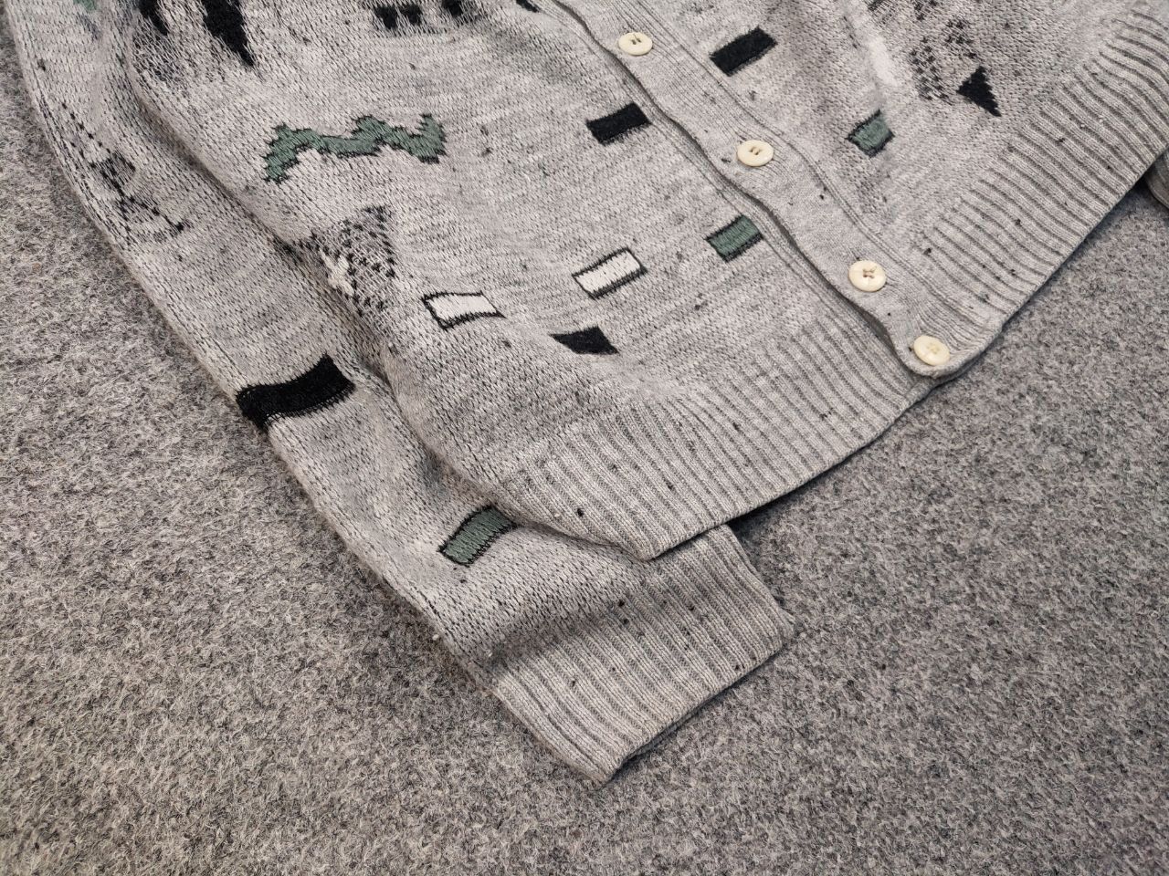 Japanese Brand Vintage 90's Japanese Style Knit Art Gray Pattern Cardigan Size US L / EU 52-54 / 3 - 6 Thumbnail