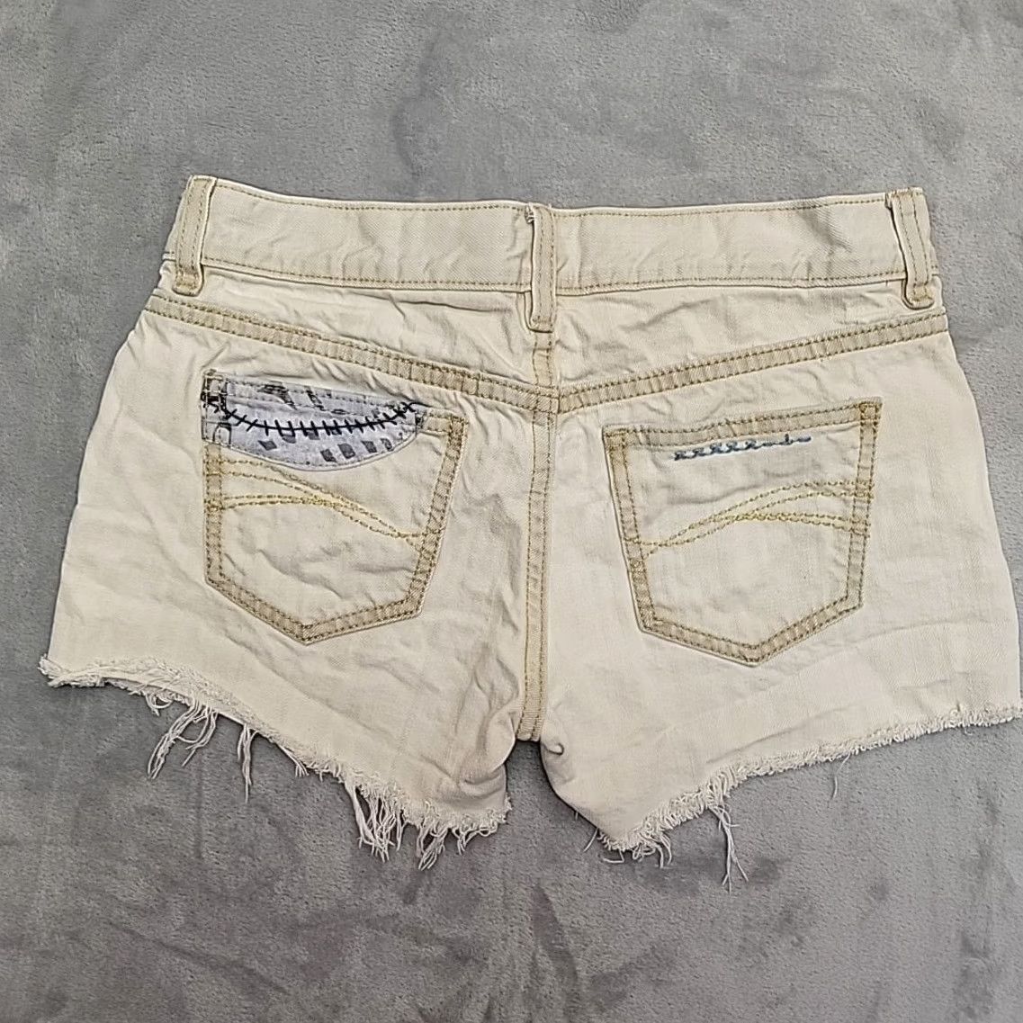 Old Navy Vintage Old Navy Mini Shorts Womens 2 Faded Embroidered Patch Denim Biker Y2K Size 26" / US 2 / IT 38 - 6 Thumbnail